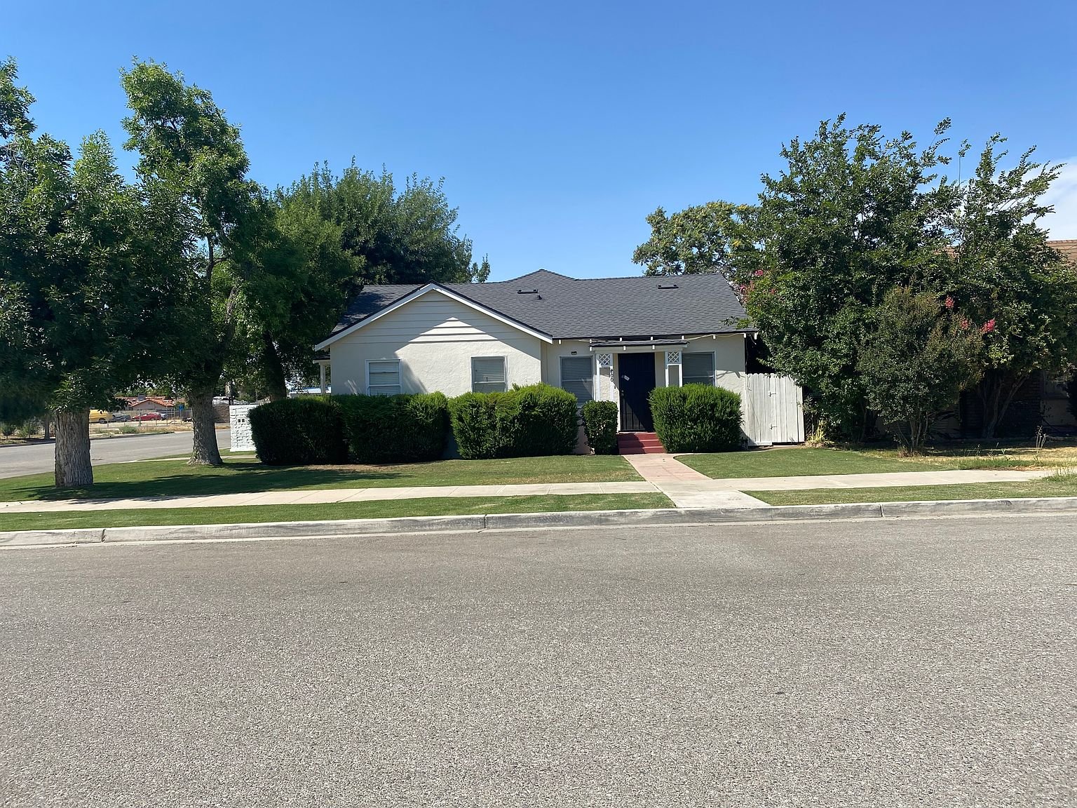 Bakersfield House: 400 Jefferson St