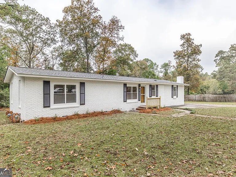 Warner Robins House: 201 Sherman Street