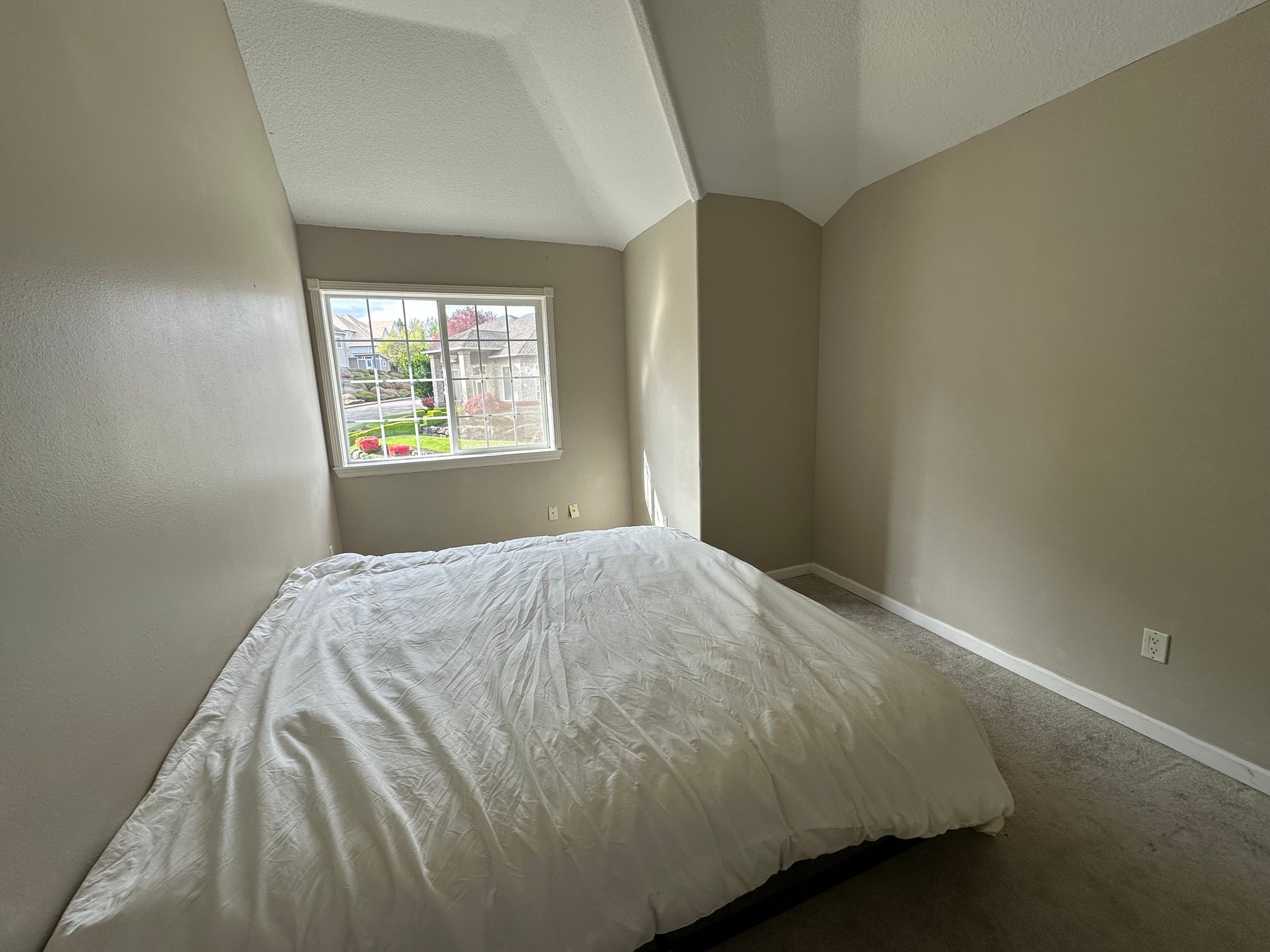 TIGARD House: 13698 SW HILLSHIRE DR