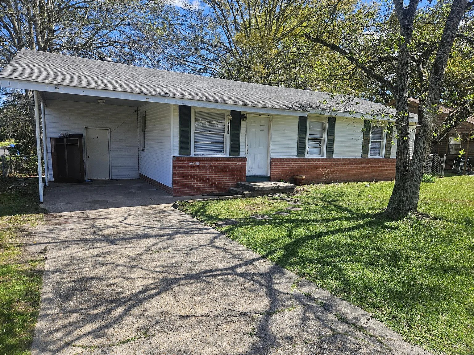 petal House: 201 Smith St.