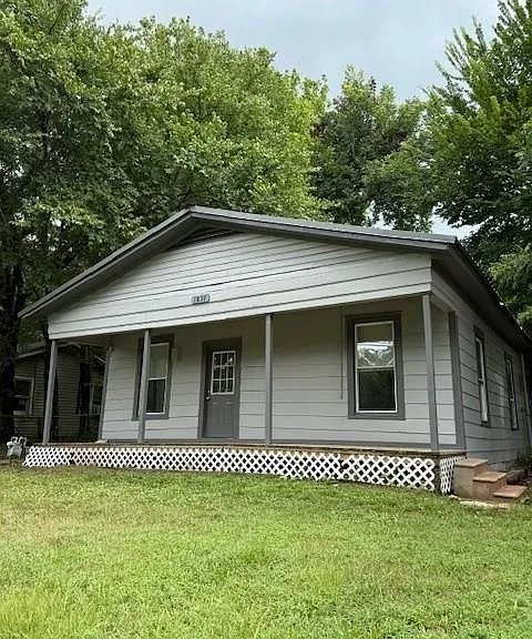 Paris House: 1837 W Houston St