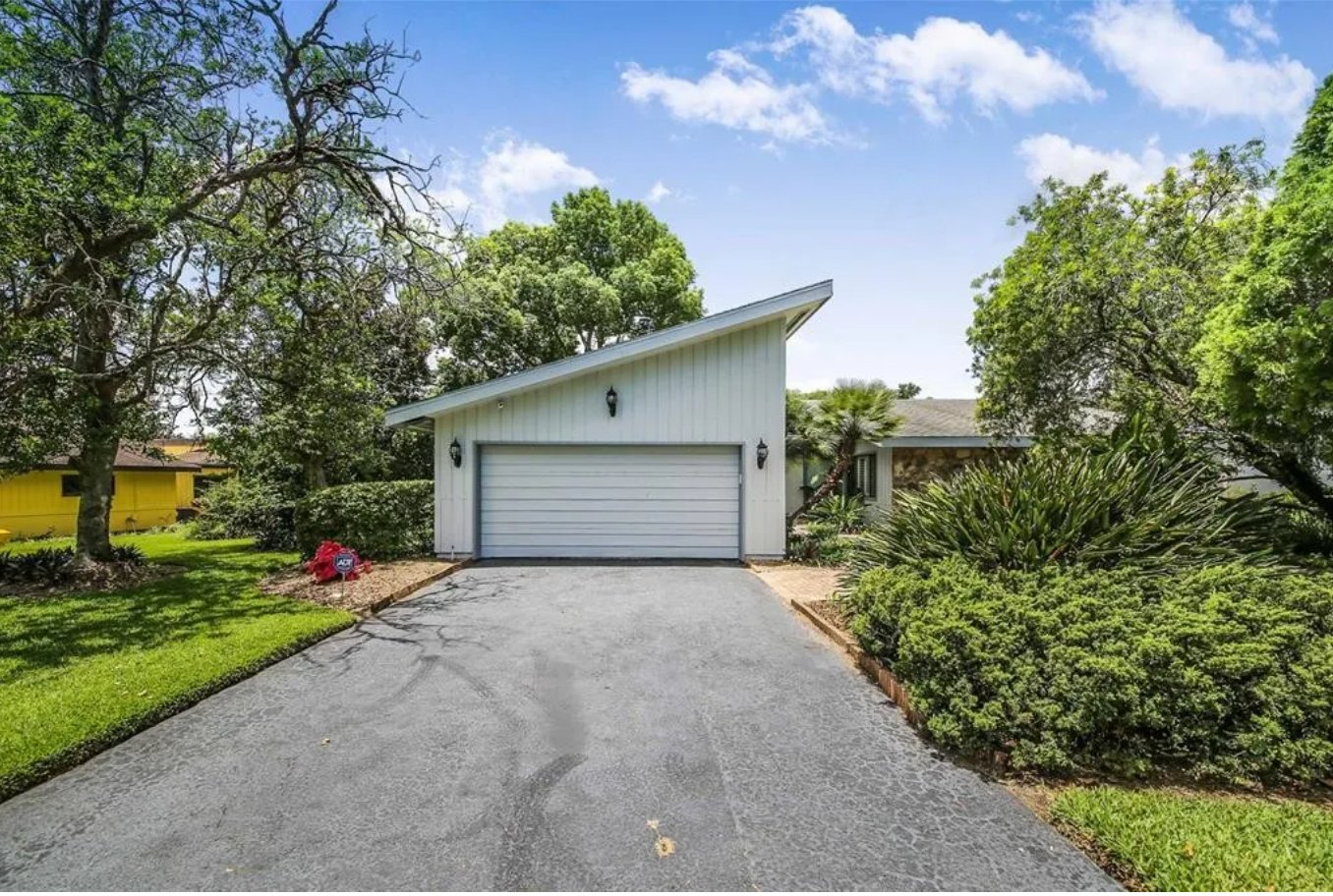 Haines City Townhome: 107 Canterbury Drive