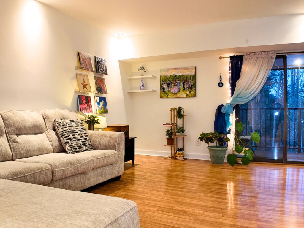 Reston Condo: 2231 Castle Rock Sq