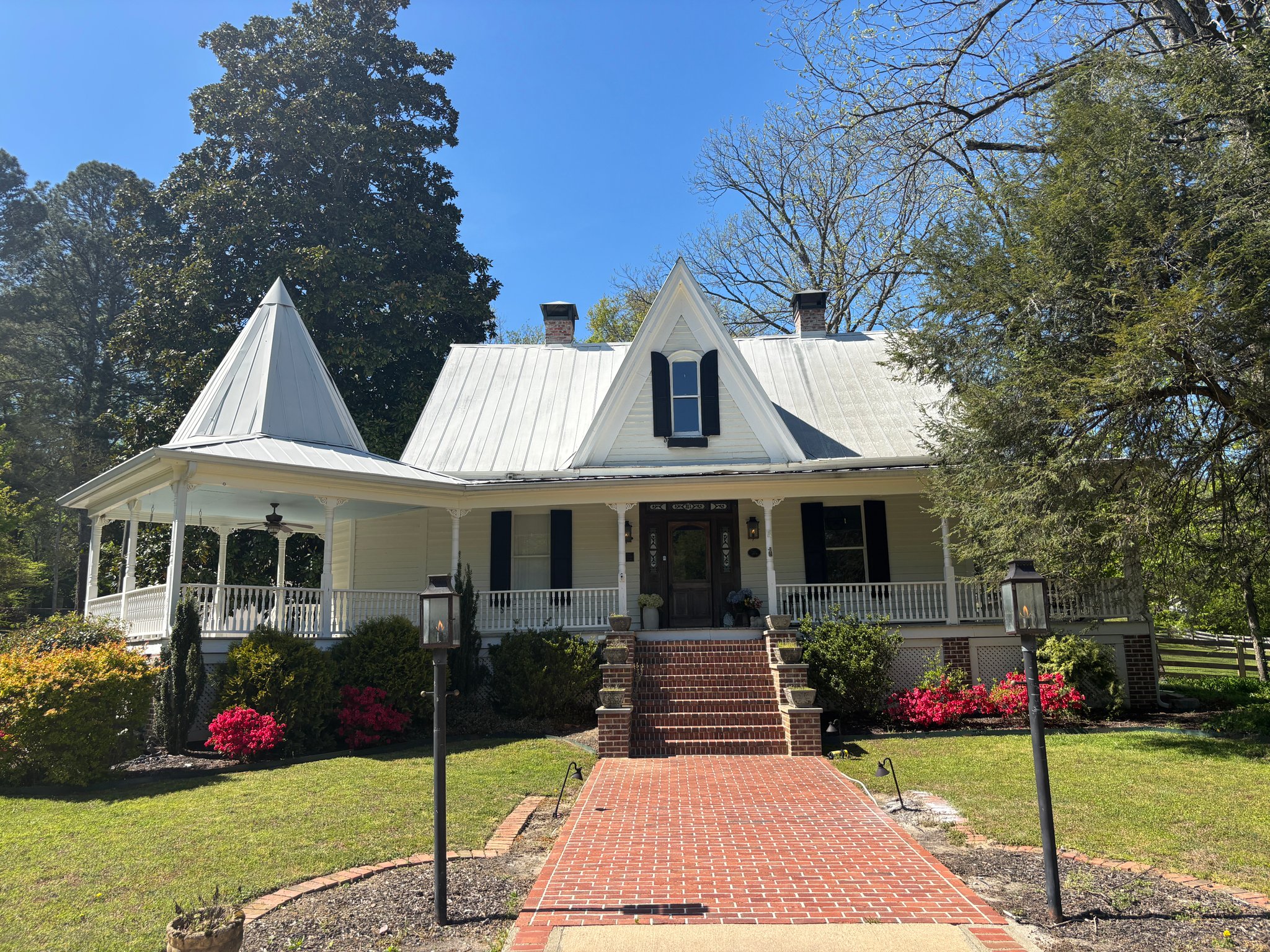 ball ground House: 311 old canton road