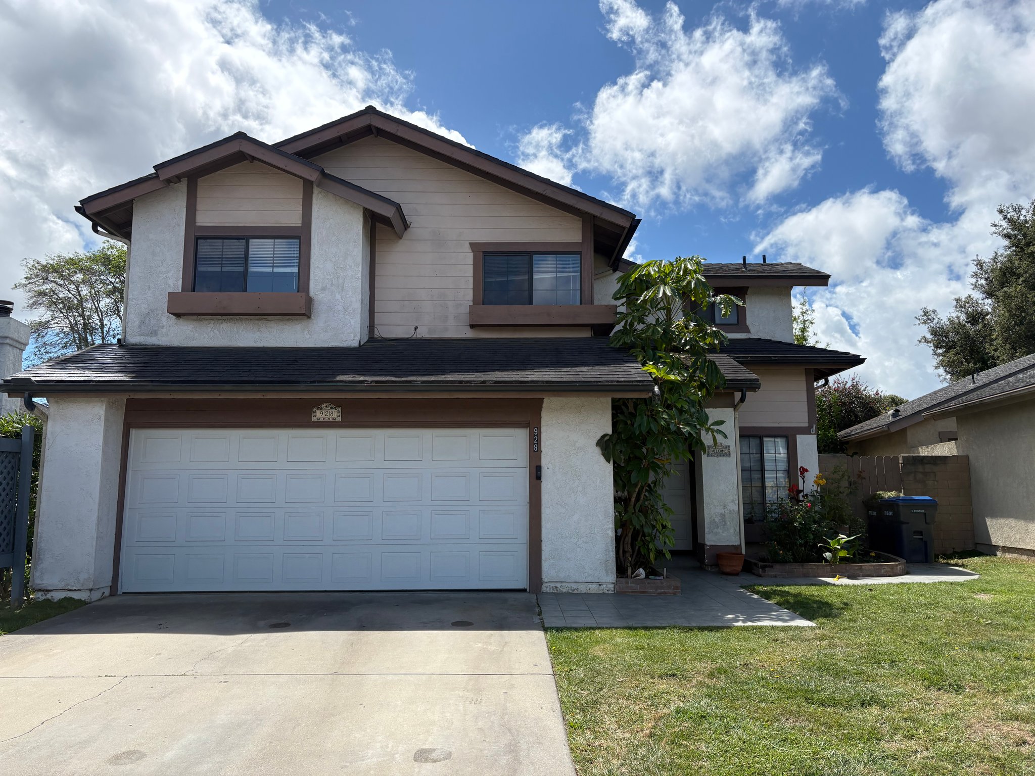 Lompoc House: 928 aster lane