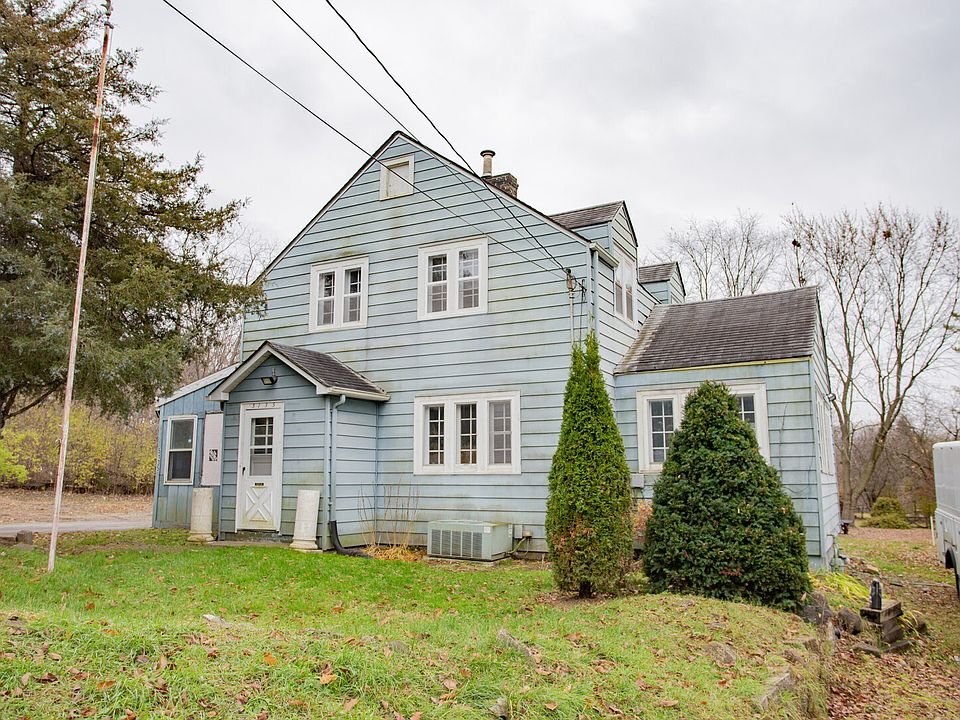 Gurnee House: 5135 Grand Ave