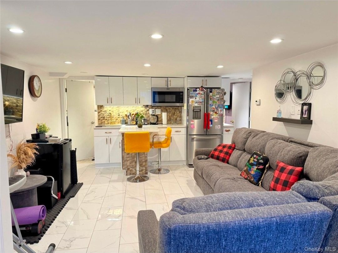 Brooklyn House: 660 Williams Ave