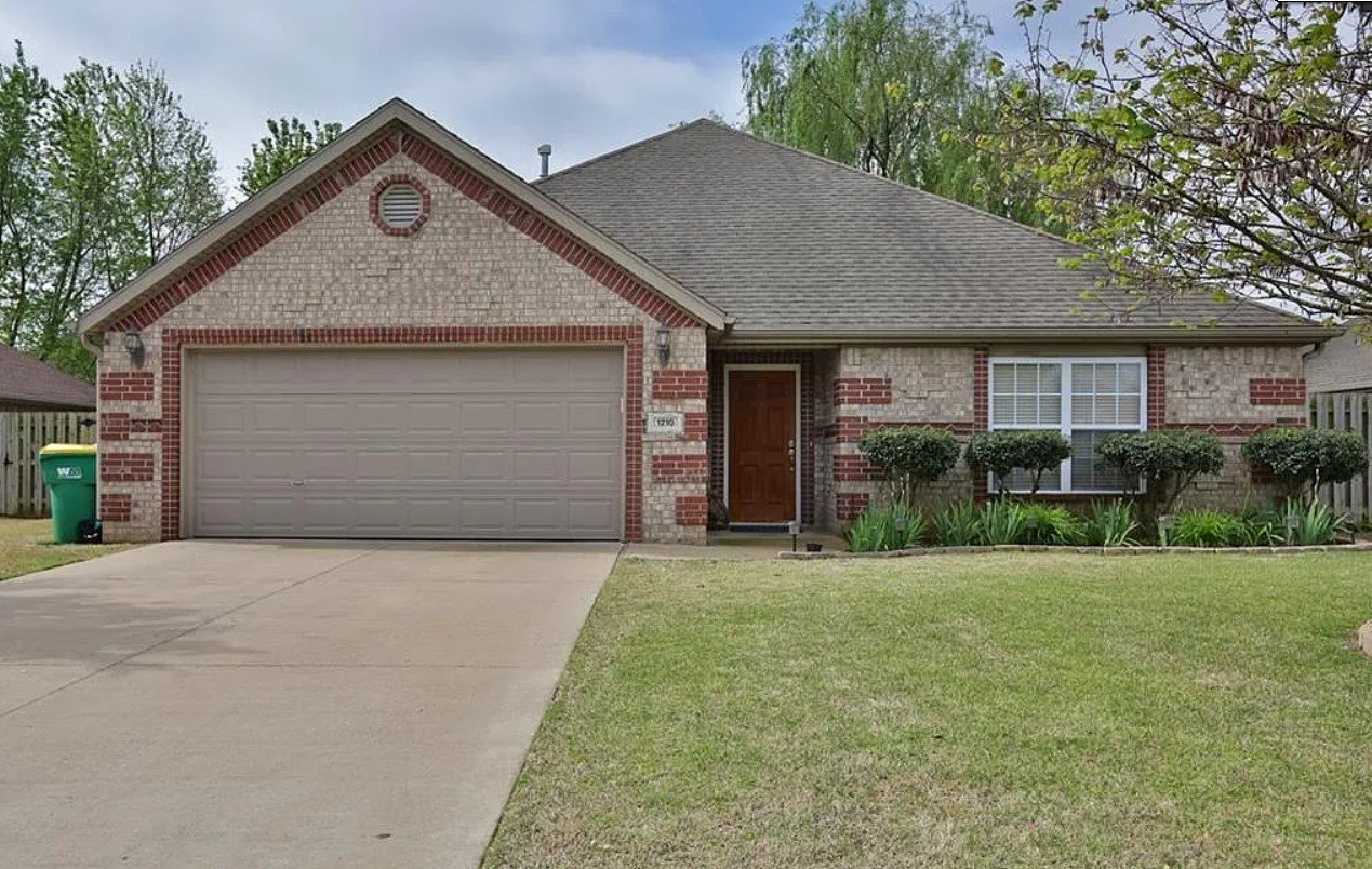 Centerton House: 1210 Medway Ln