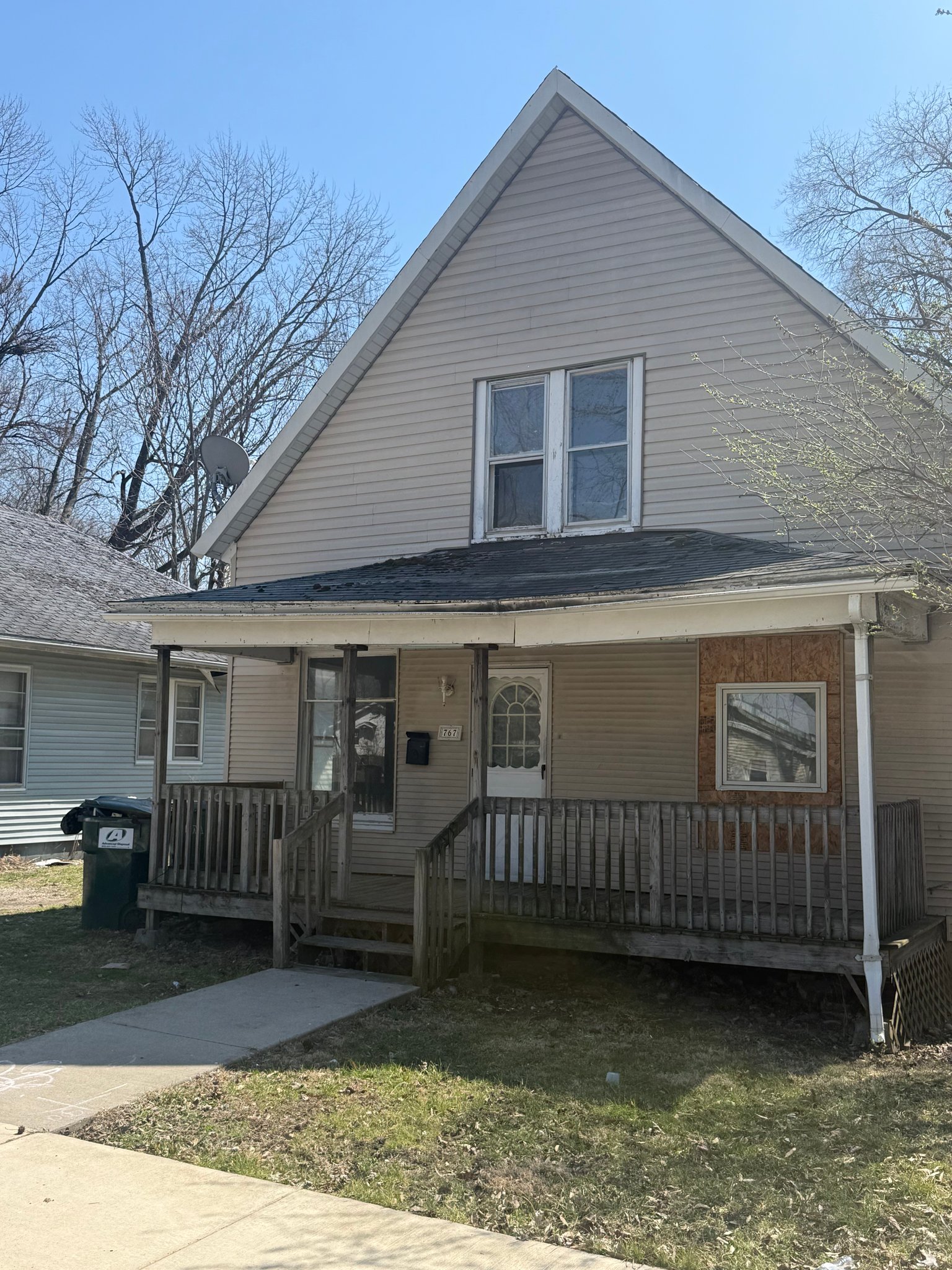 Decatur House: 767 E Whitmer St