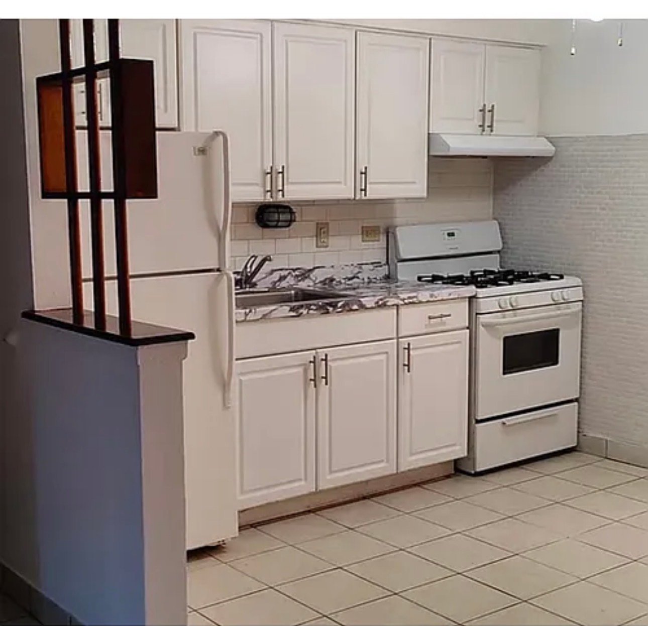 Rosemont Apartment: 10466 Betty court