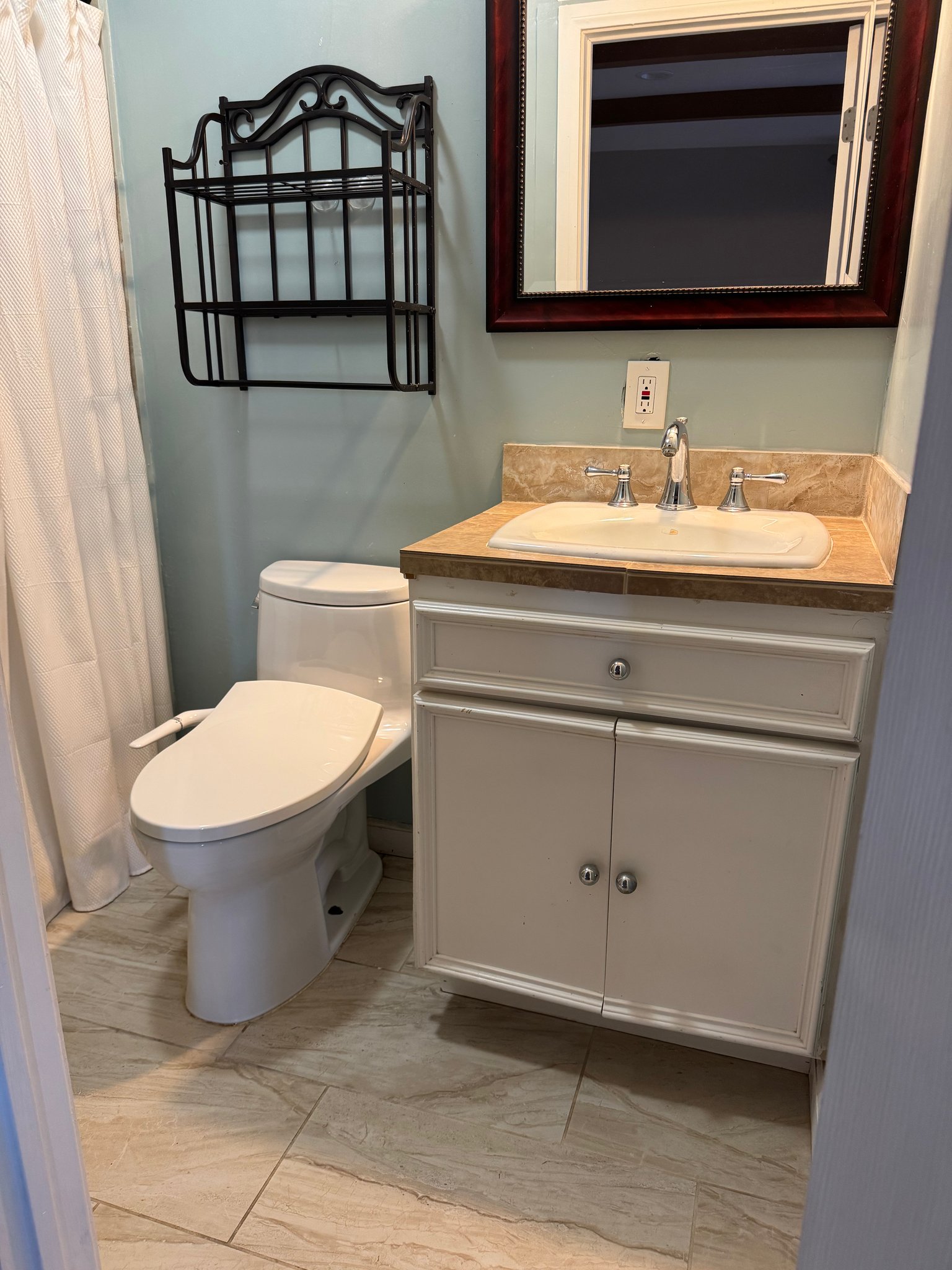 Lake Balboa Other: 17212 Strathern St