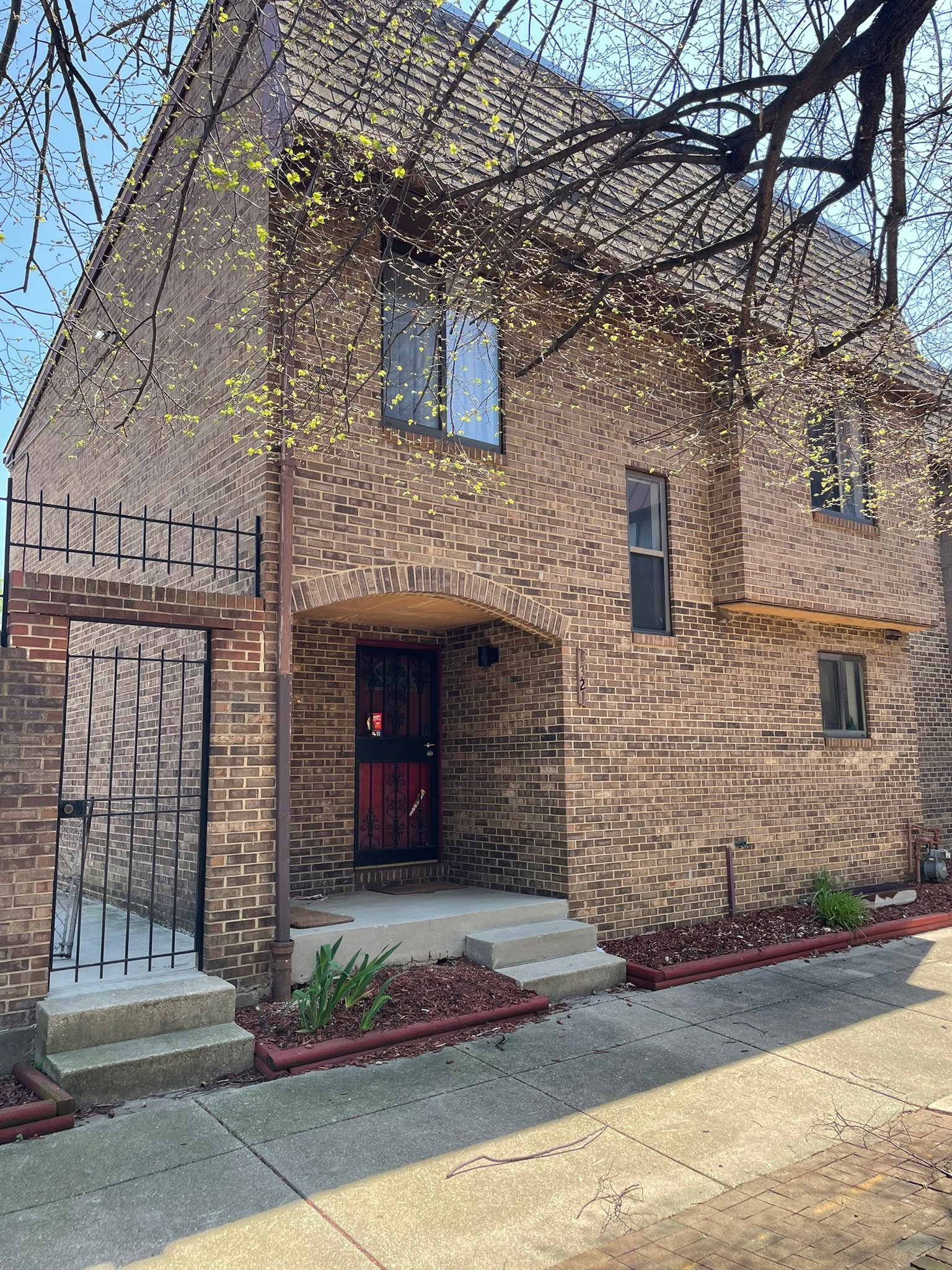 Washington House: 1321 I St NE