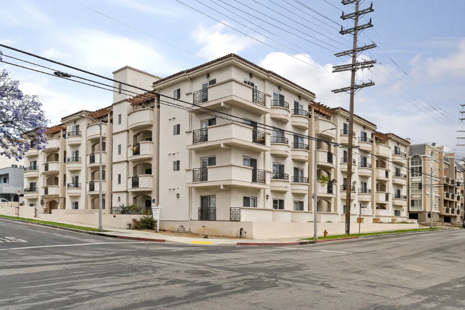 Los Angeles Apartment: 11848 Kiowa Ave