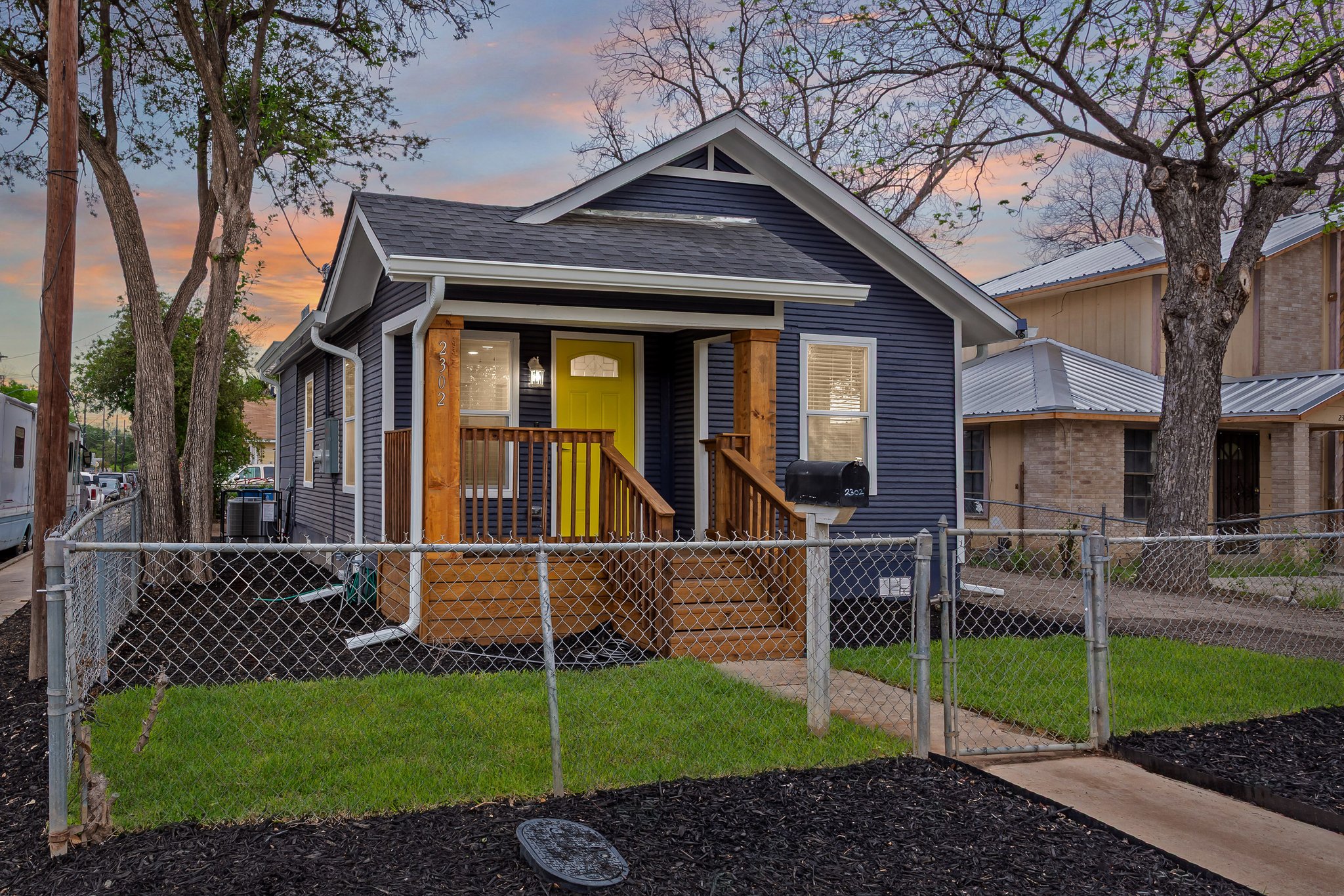 San Antonio House: 2302 S Navidad St