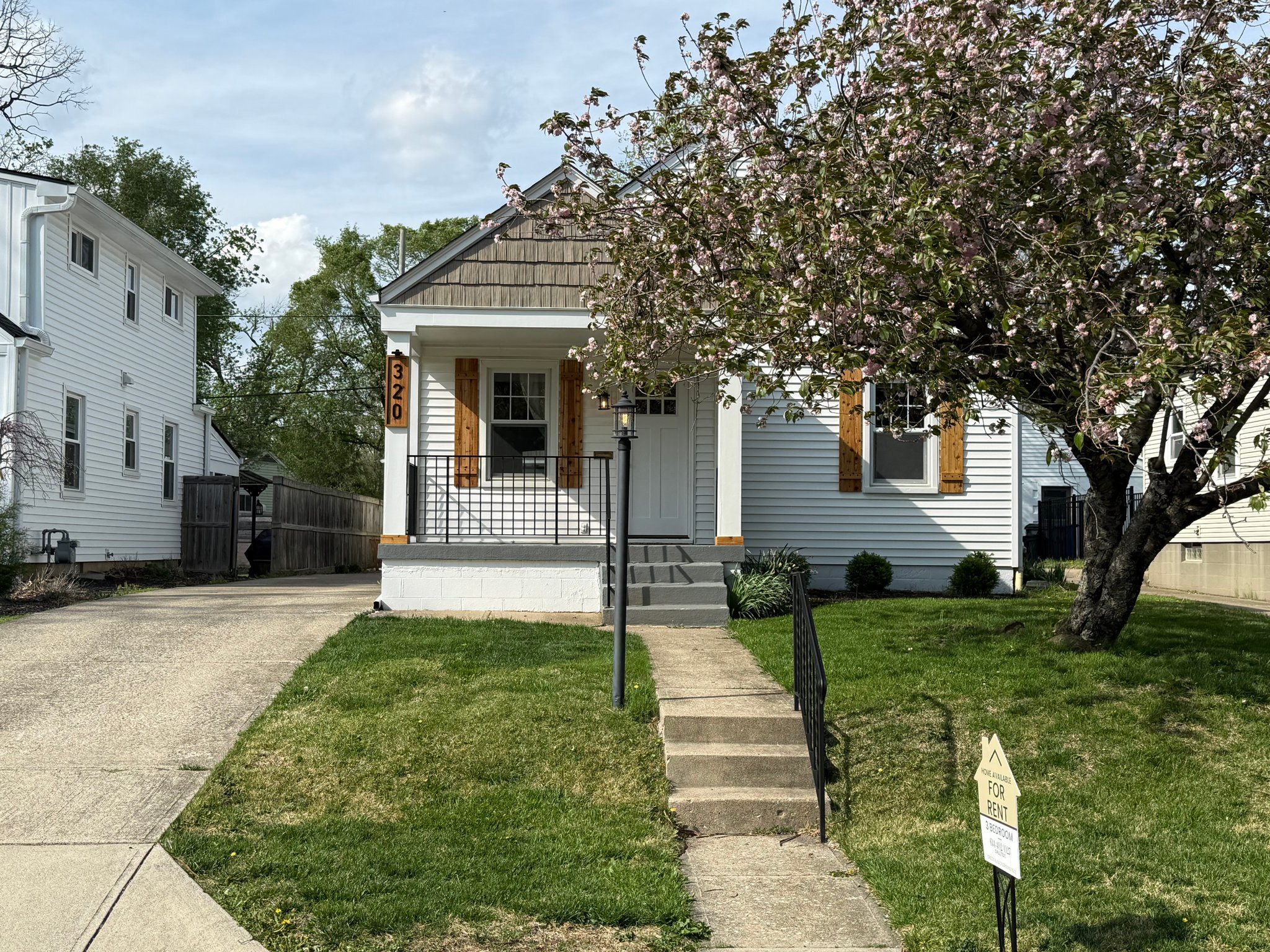 Columbus House: 320 Rosslyn Ave