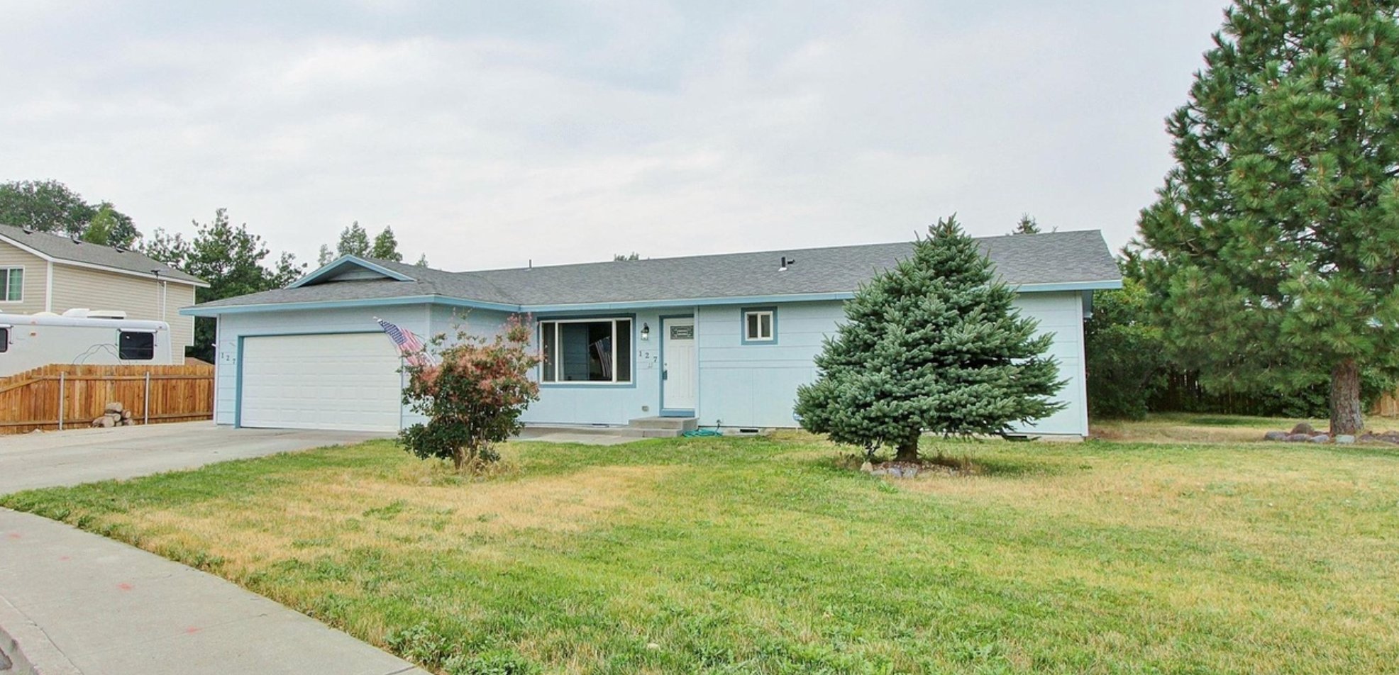 Mountain Home House: 127 Goodall St