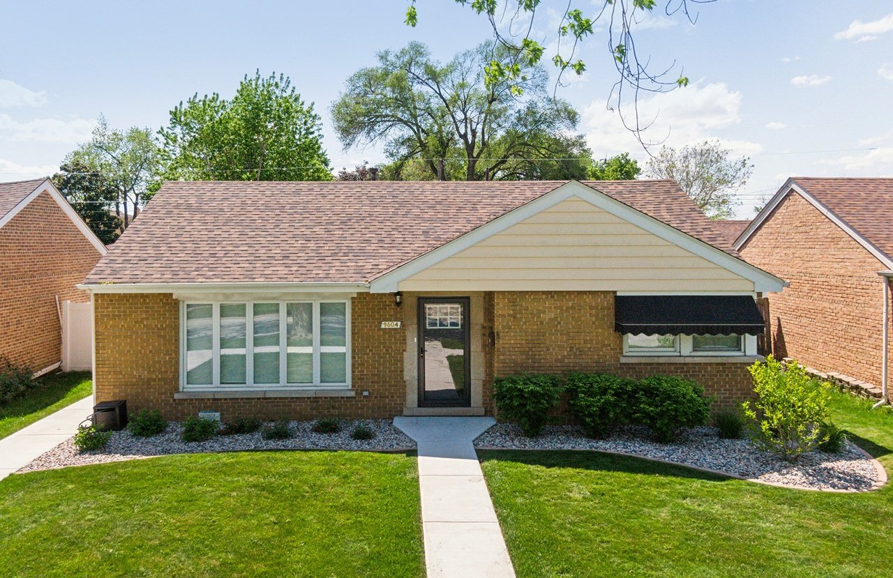 Oak Lawn House: 9604 S Knox Ave