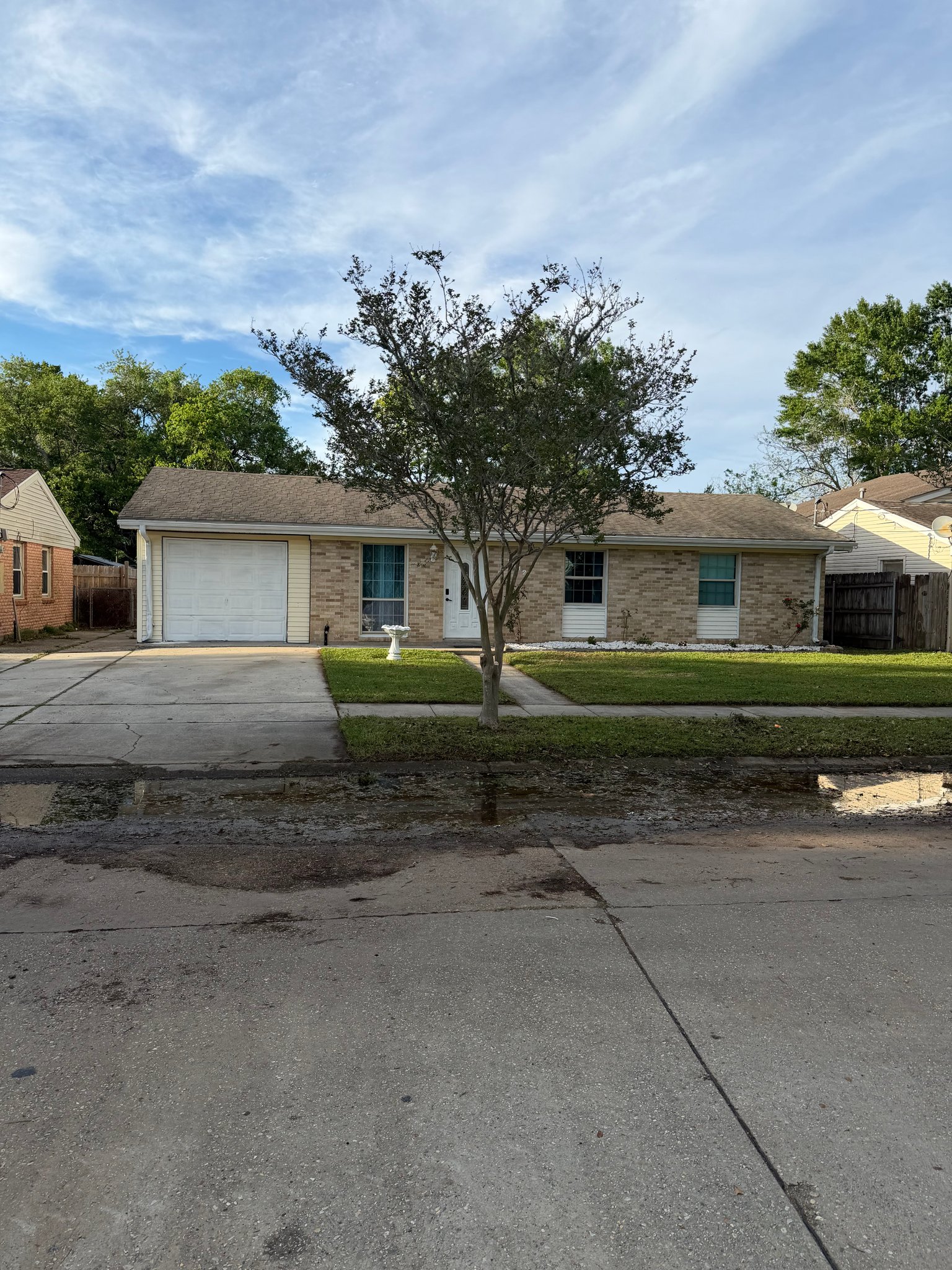 Violet House: 2412 riverbend dr