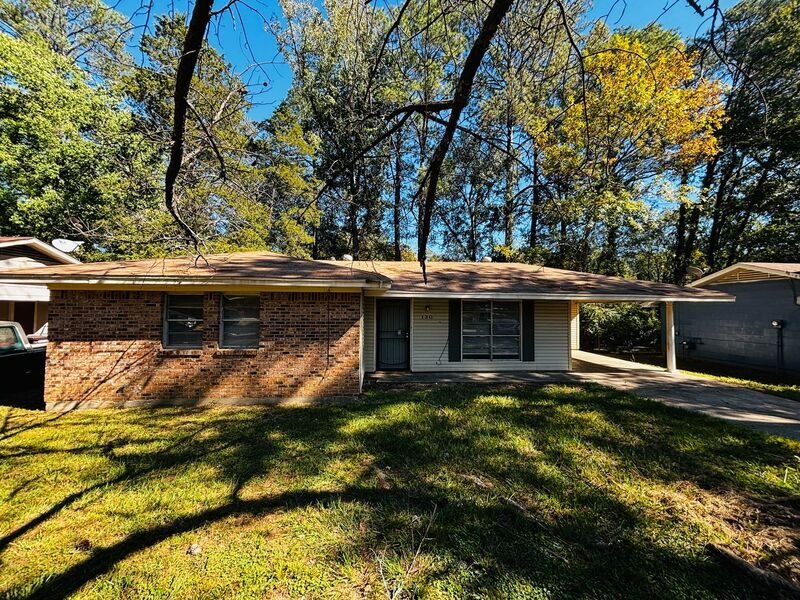 Jackson House: 130 E Woodcrest Dr