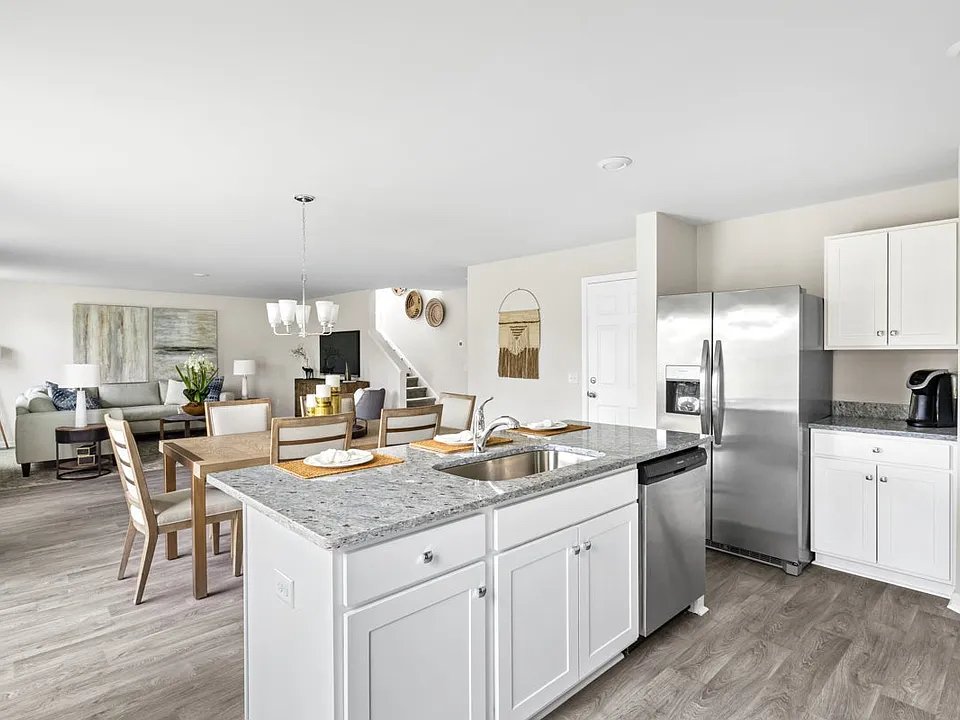 Savannah House: 245 Green meadow Dr