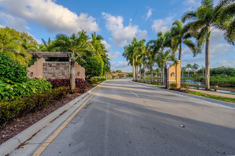 Hollywood Townhome: 708 SW 147th Ave