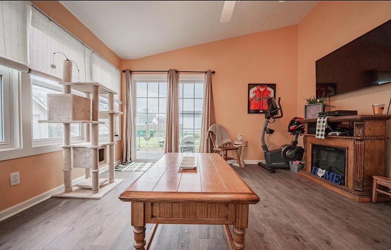 Columbia House: 52 Coachtrail Ln