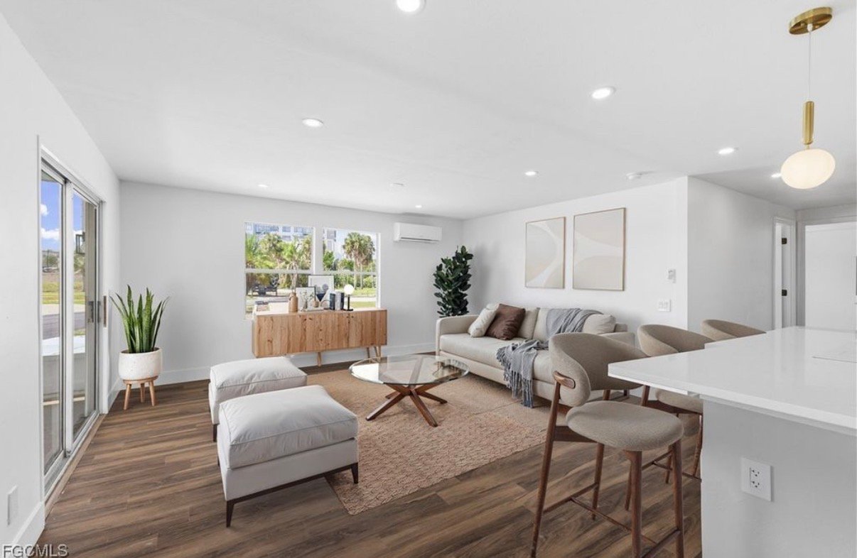 Fort Myers House: 13670 Dowitcher Dr