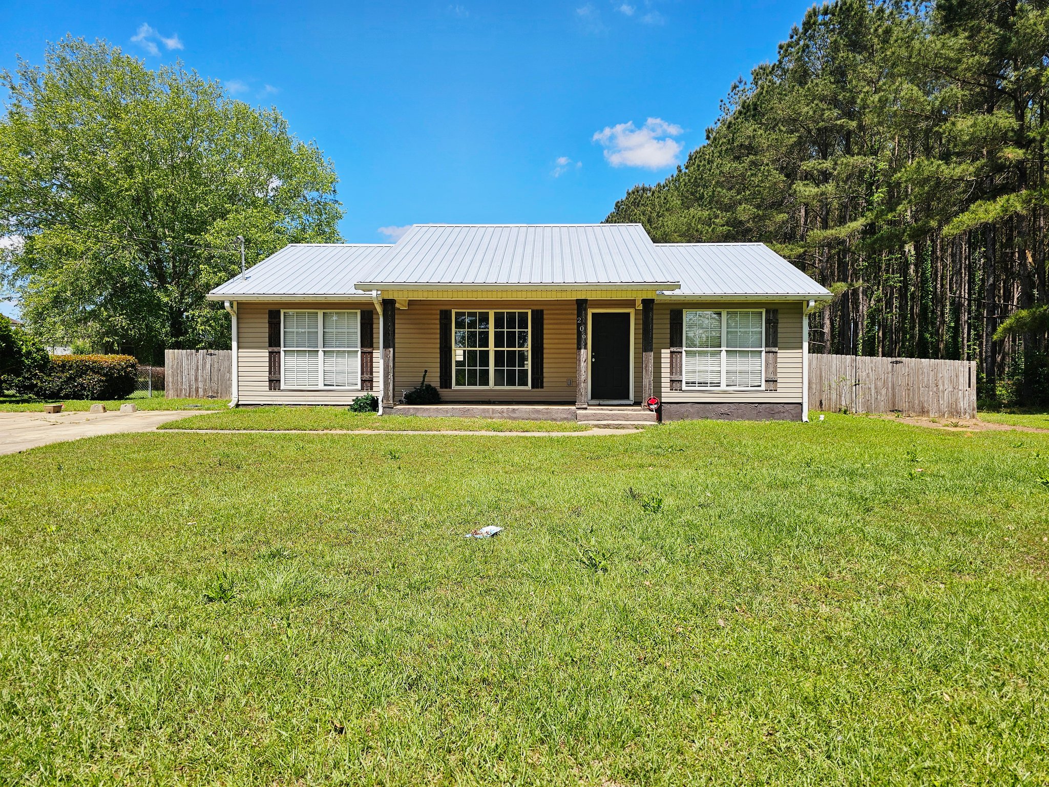 Dothan House: 206 Paulk Rd