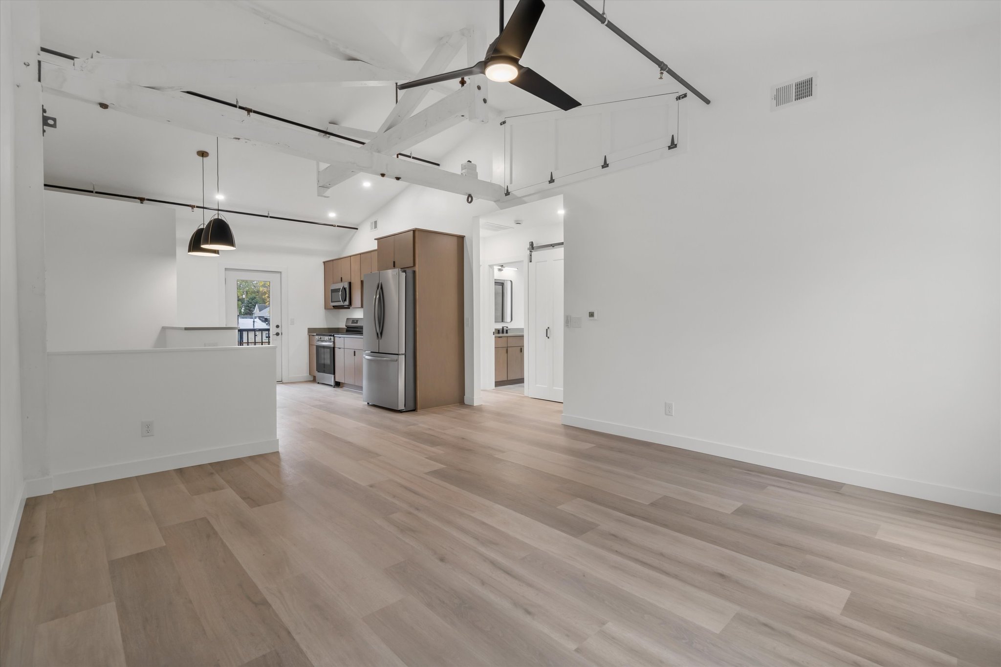 Slinger Apartment: 308 Oak St