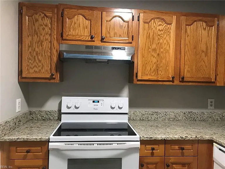 Virginia Beach Townhome: 5775 W Hastings Arch