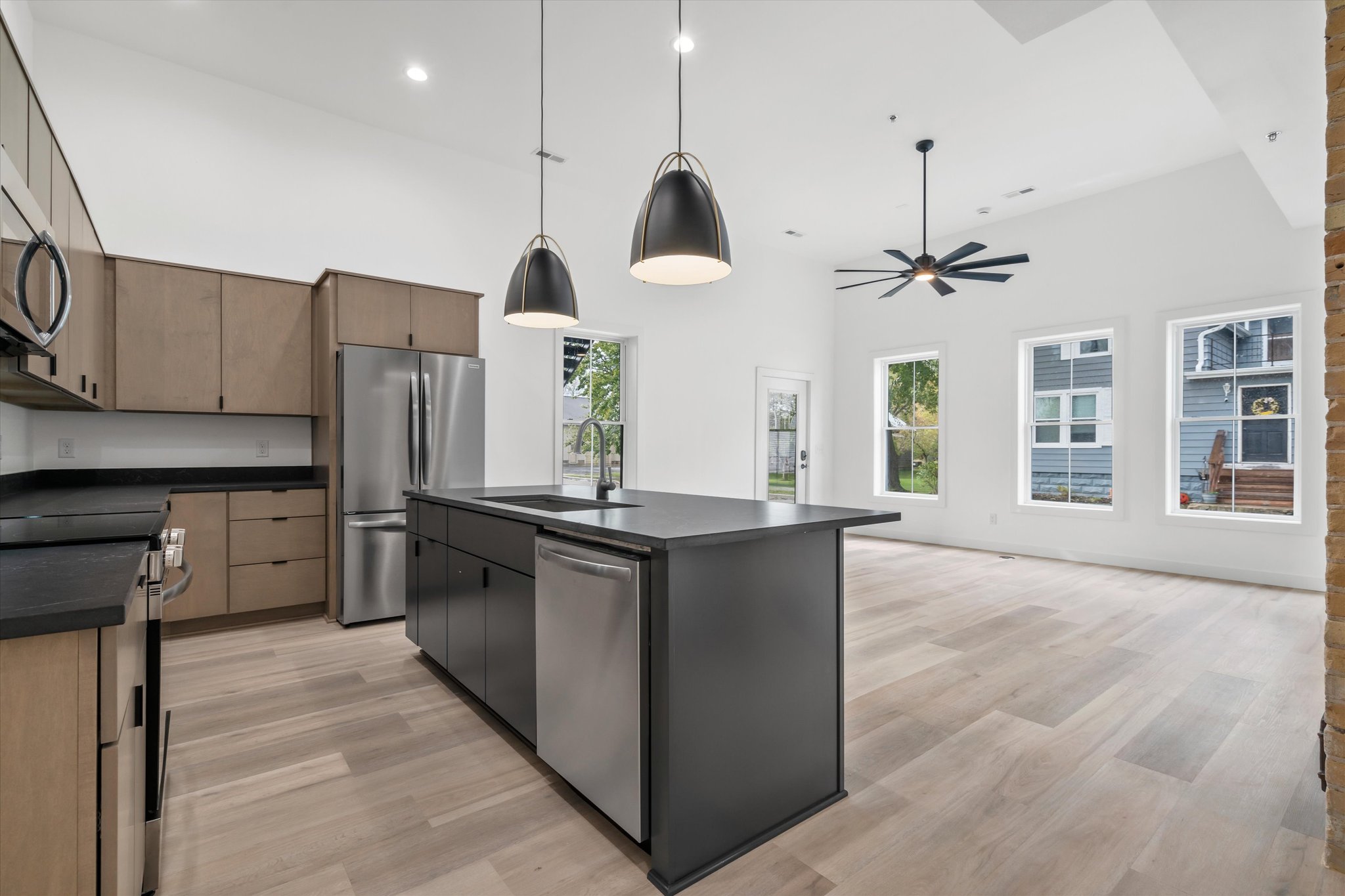 Slinger Apartment: 308 Oak St