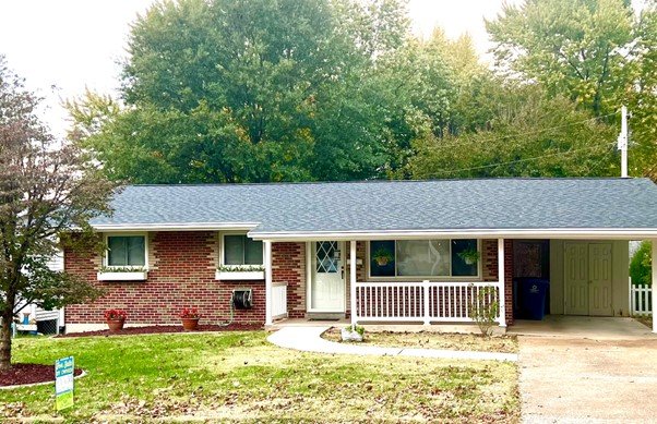 st charles House: 317 S Pam Ave