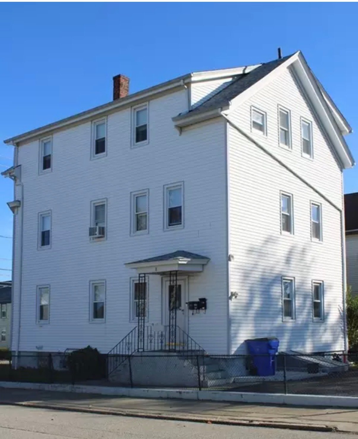 Fall River Apartment: 8 Lane St