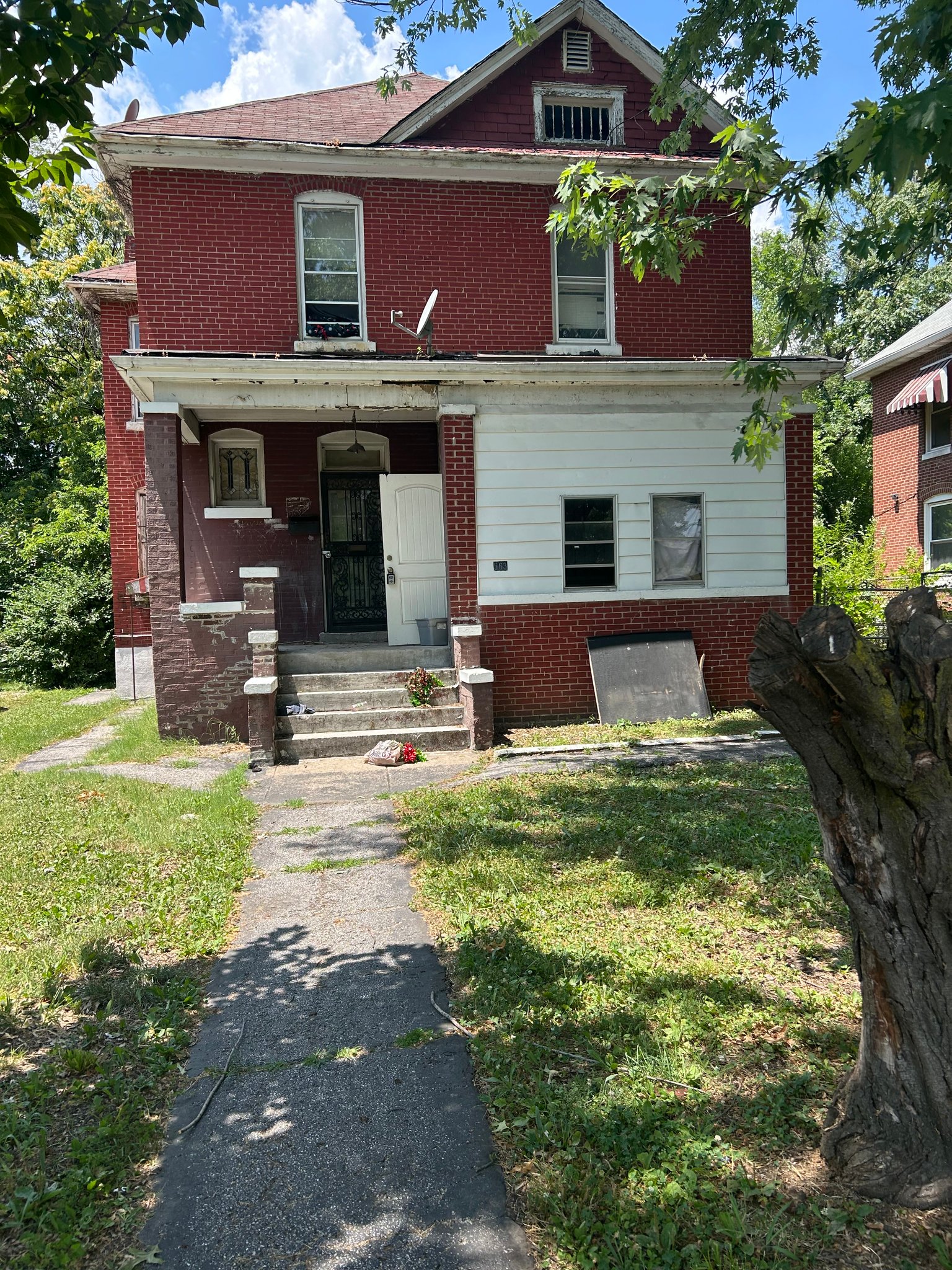 East St. Louis House: 563 N 24th St