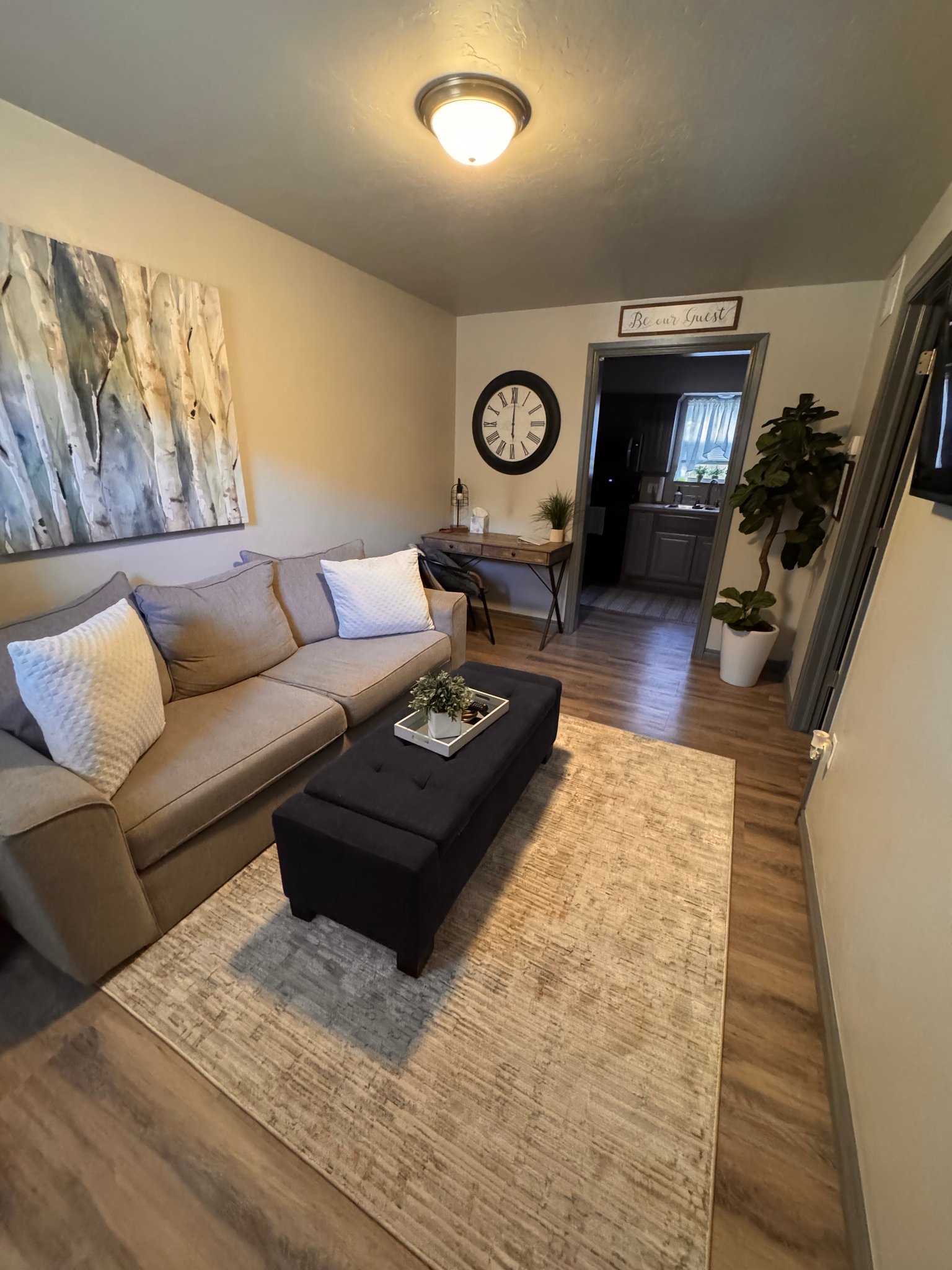 Lawton Apartment: 1207 W Gore Blvd