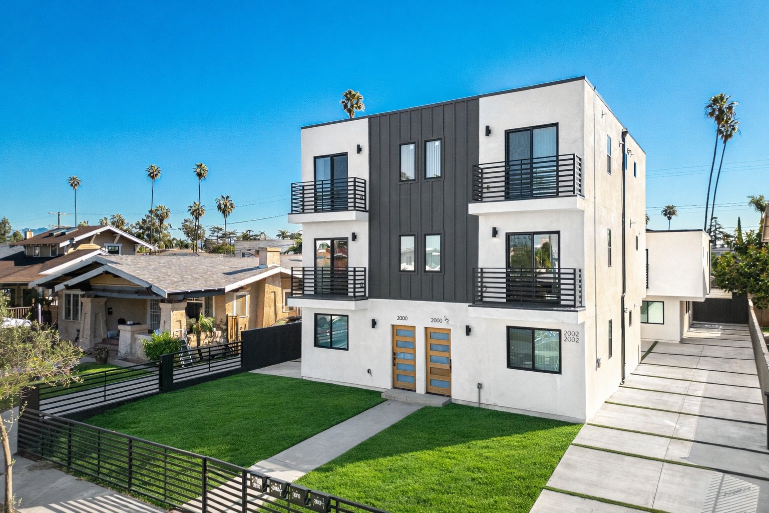 Los Angeles Multiplex: 2000 Hillcrest Dr