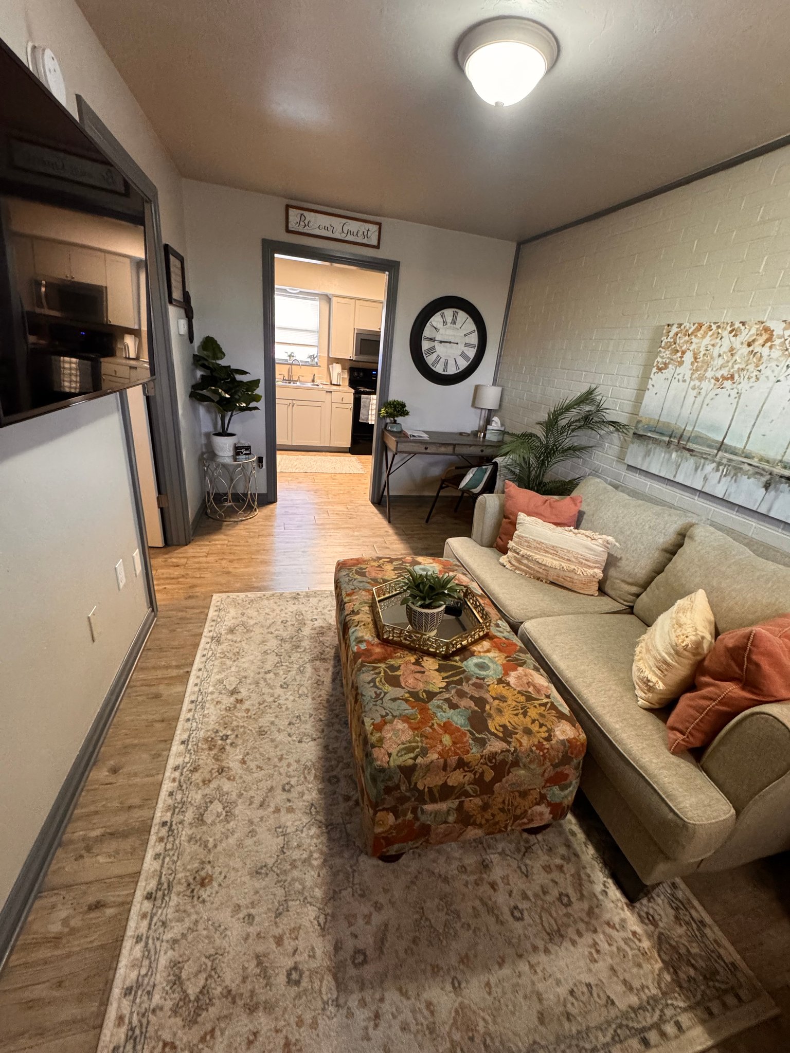 Lawton Apartment: 1207 W Gore Blvd