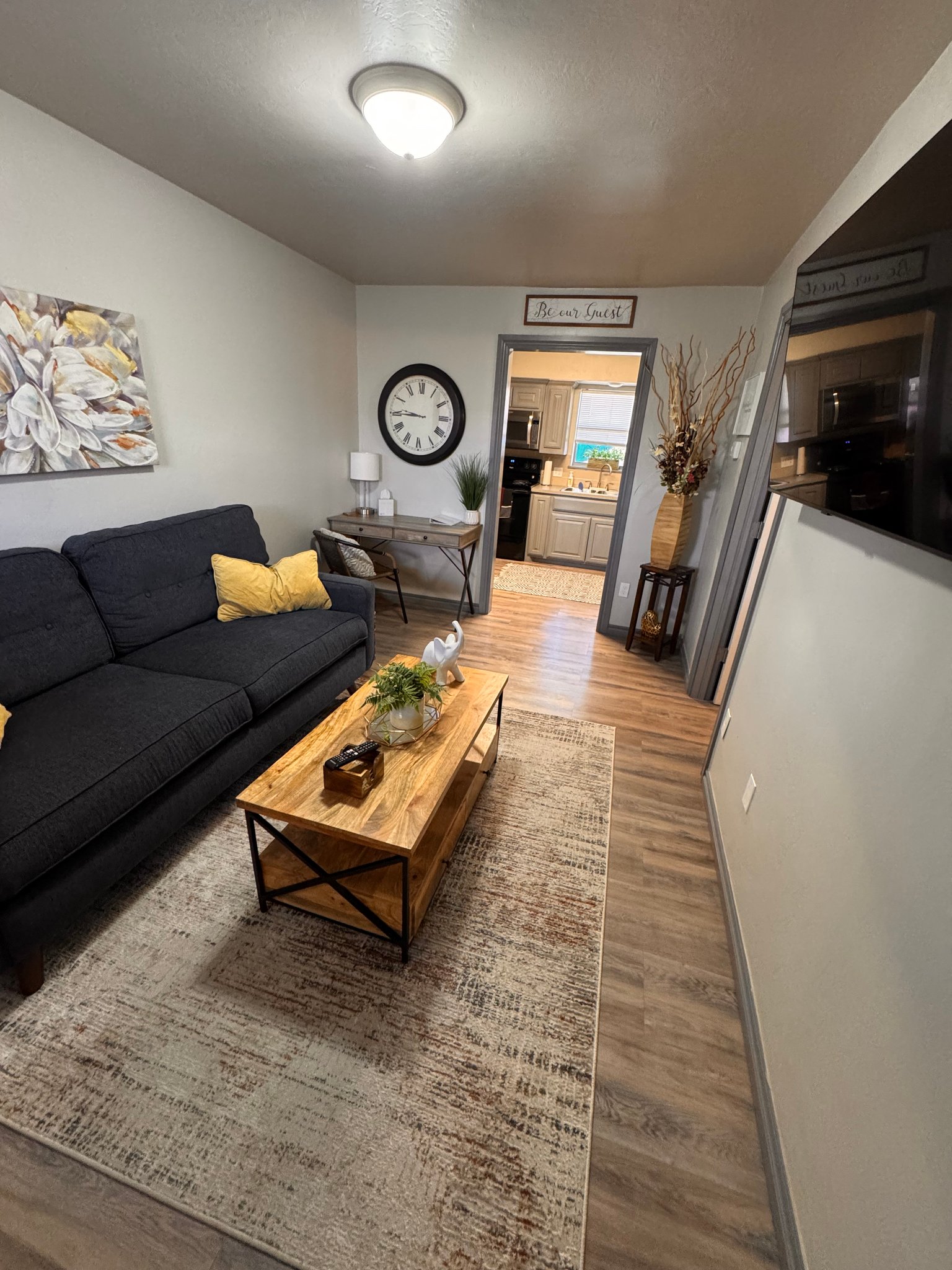 Lawton Apartment: 1207 W Gore Blvd