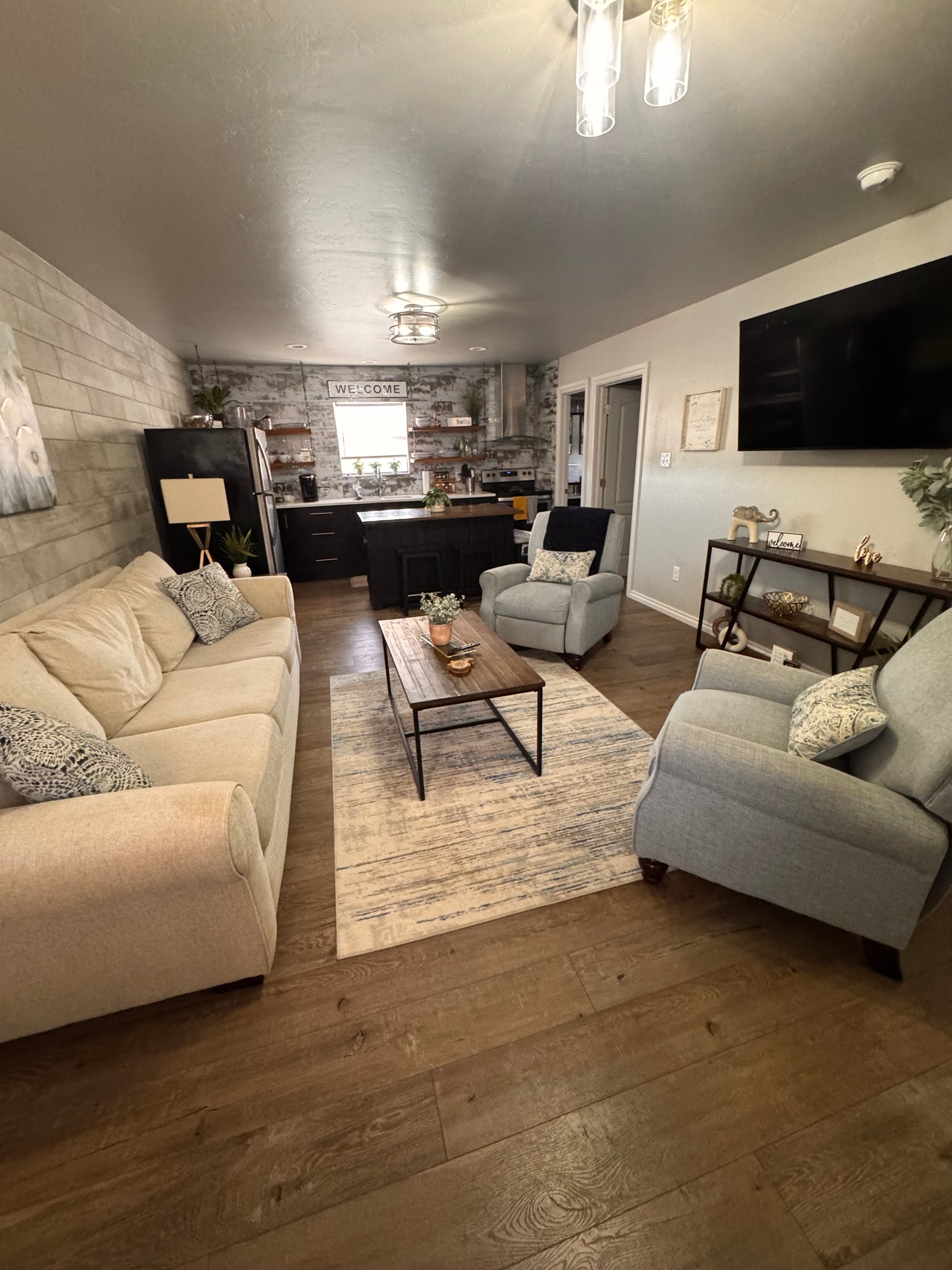 Lawton Apartment: 1207 W Gore Blvd