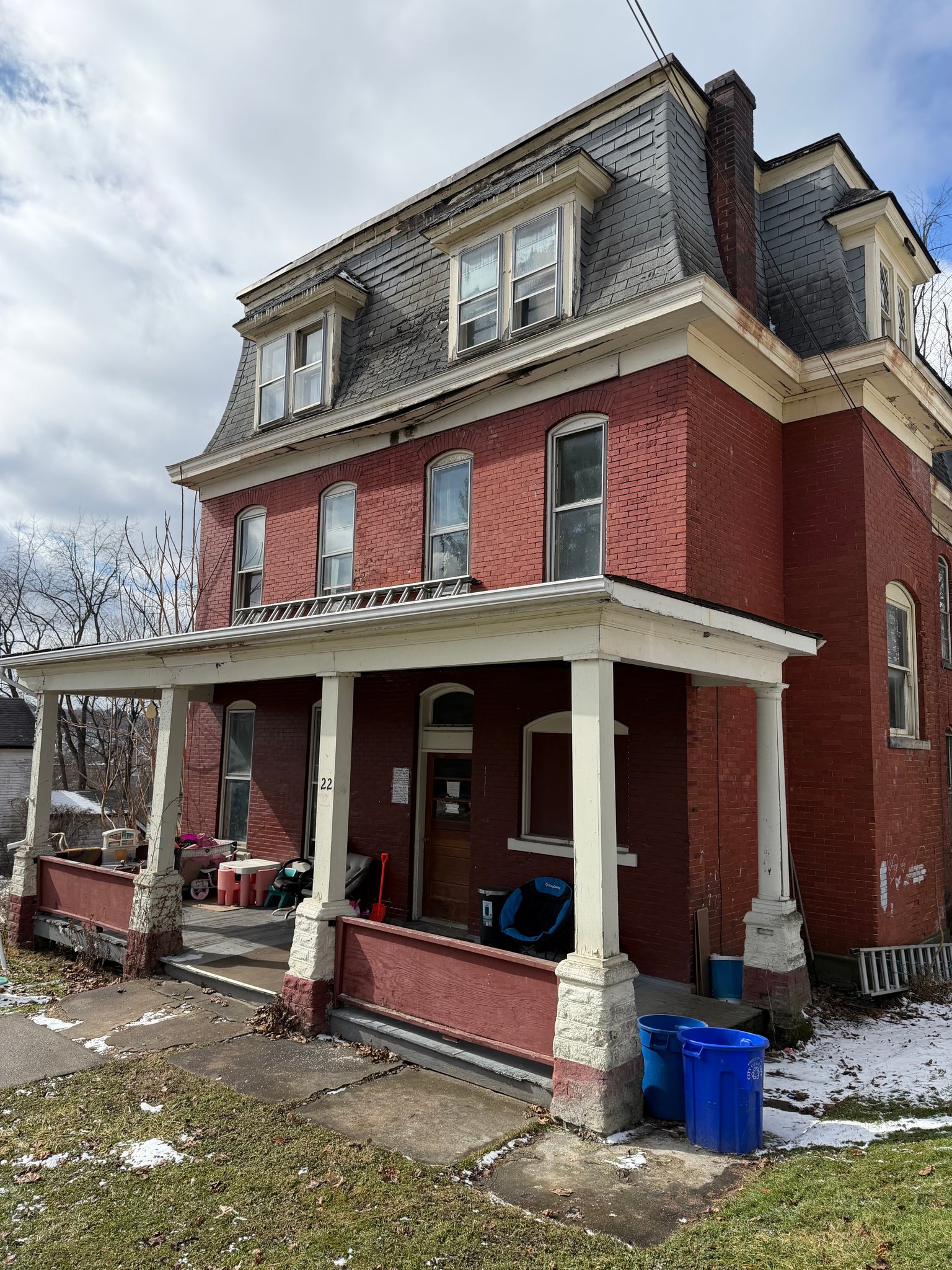 Oil City Apartment: 22 Pearl Ave