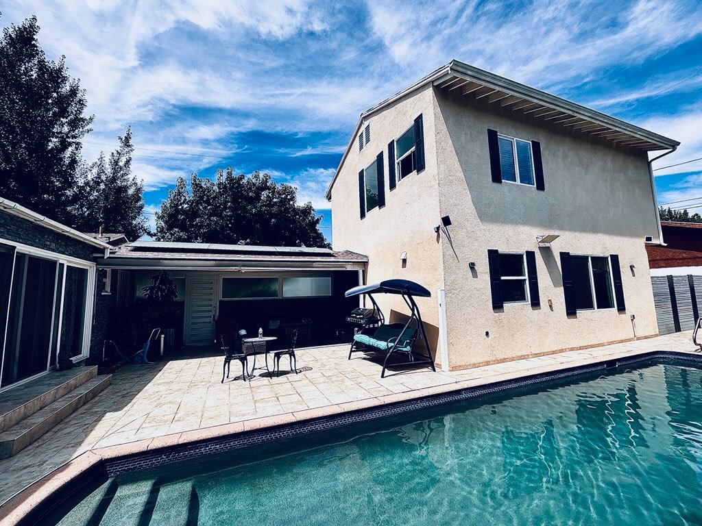 Van Nuys Townhome: 13859 Valerio St