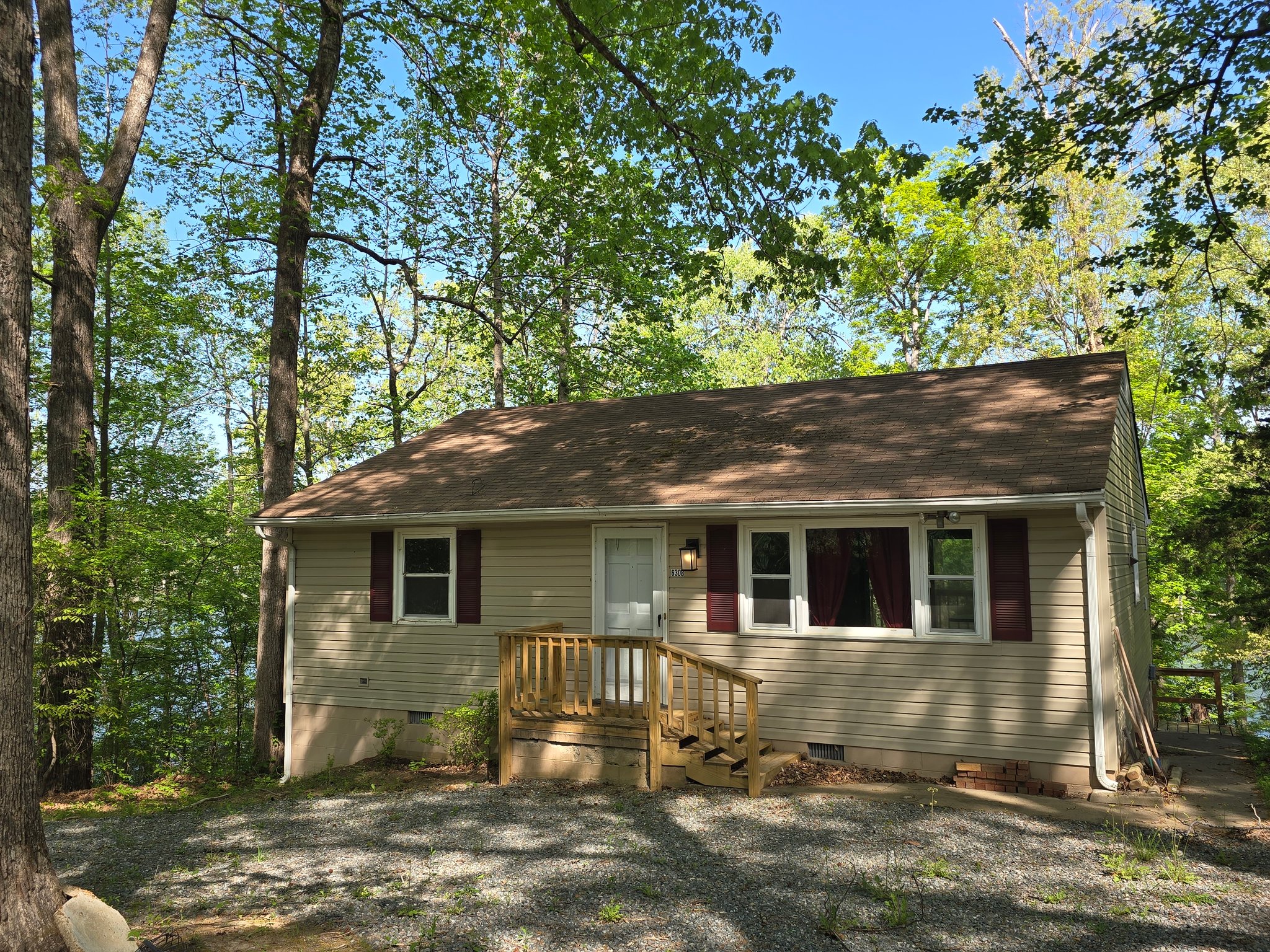 Quinton House: 6308 Lakeshore Dr