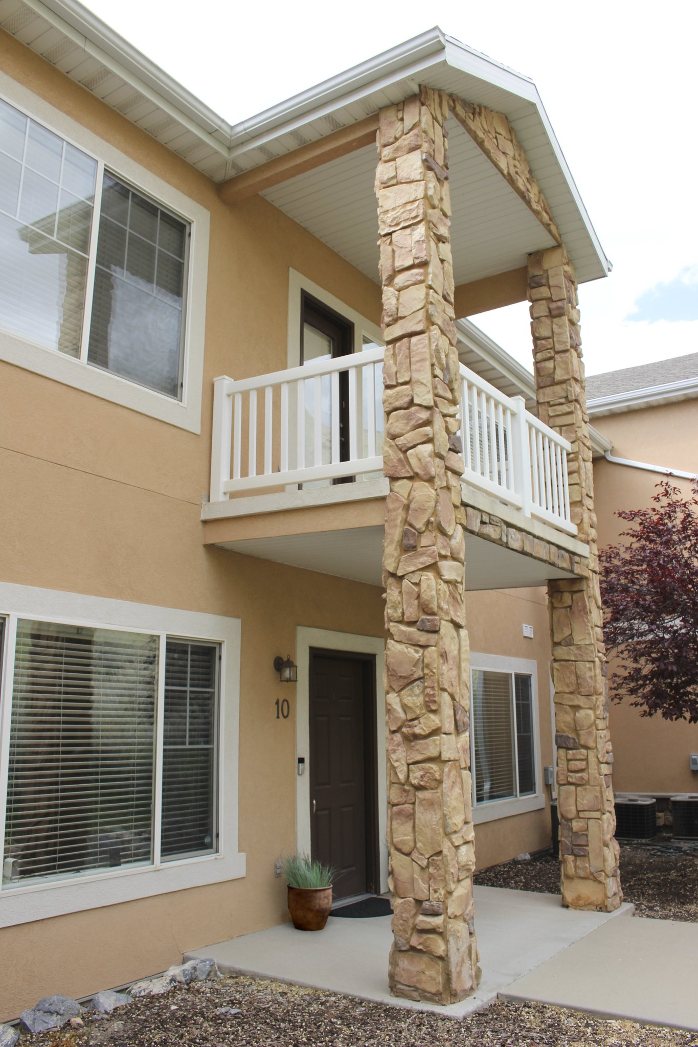 Provo Townhome: 1145 S. Canyon meadow dr.