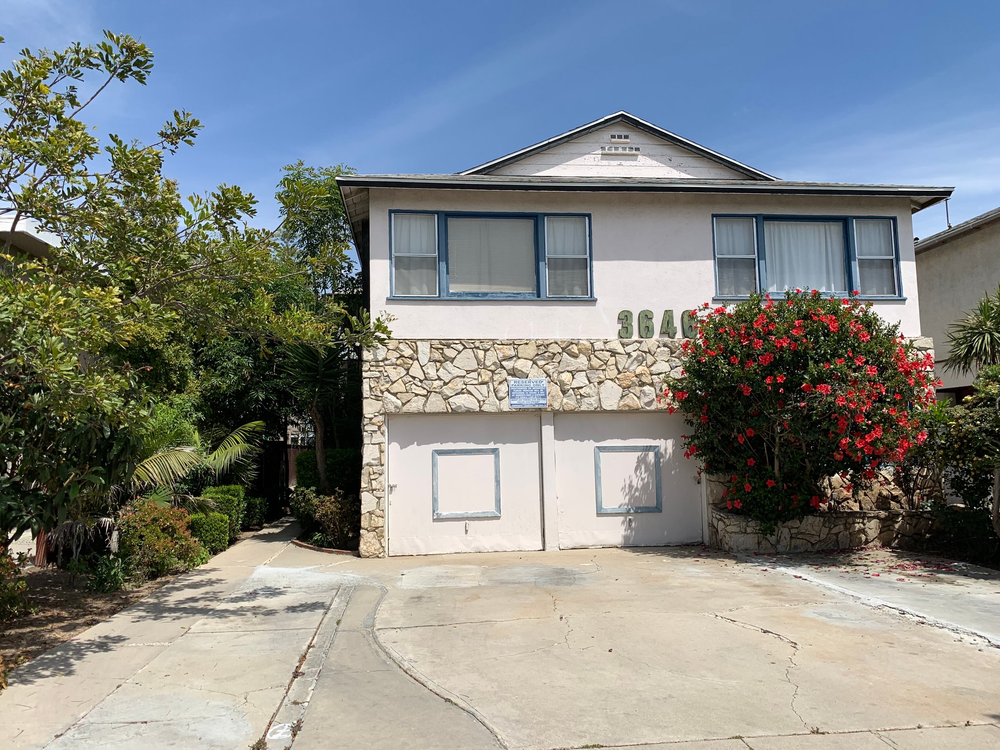 Los Angeles Apartment: 3646 Vinton Ave