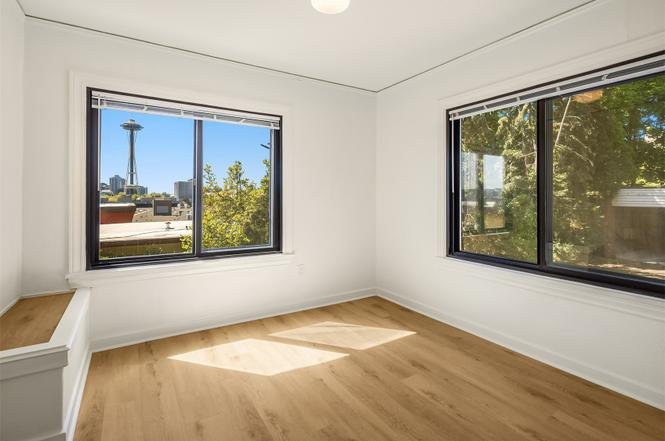 Seattle Apartment: 909 4th Ave N