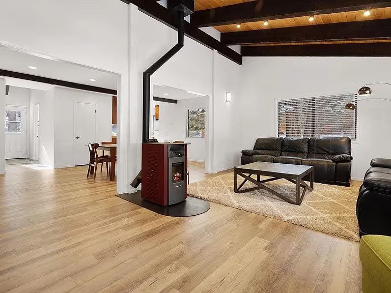 Mammoth Lakes House: 383 Canyon Blvd