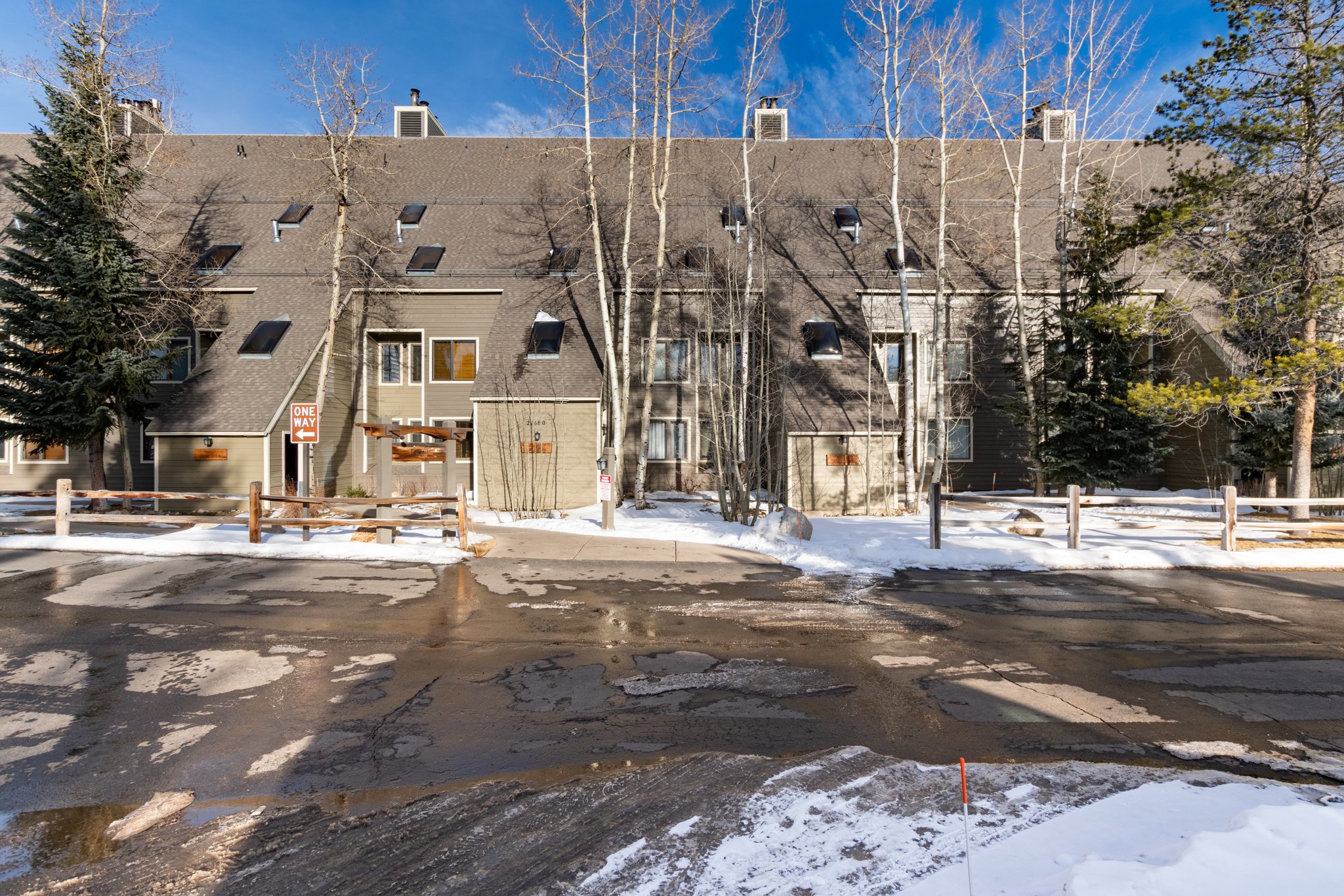 Keystone Apartment: 21680 US Highway 6