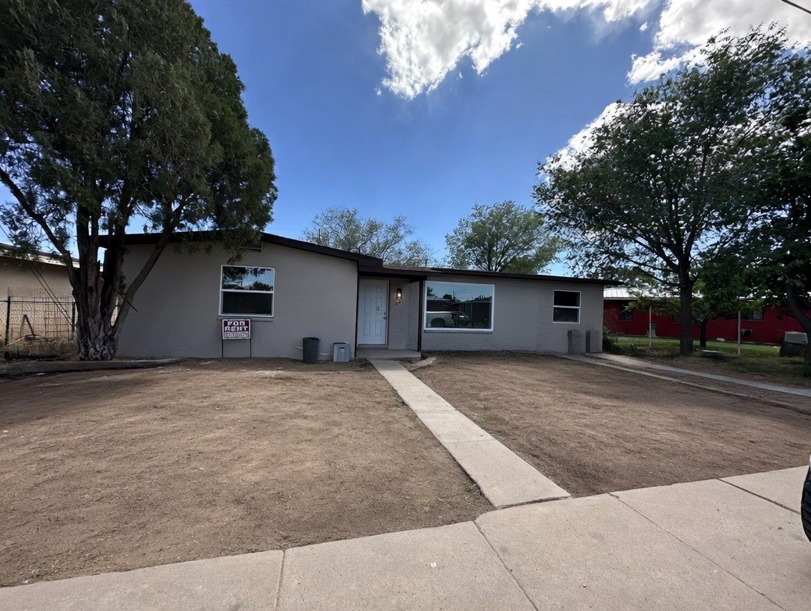 Roswell House: 23 Eyman