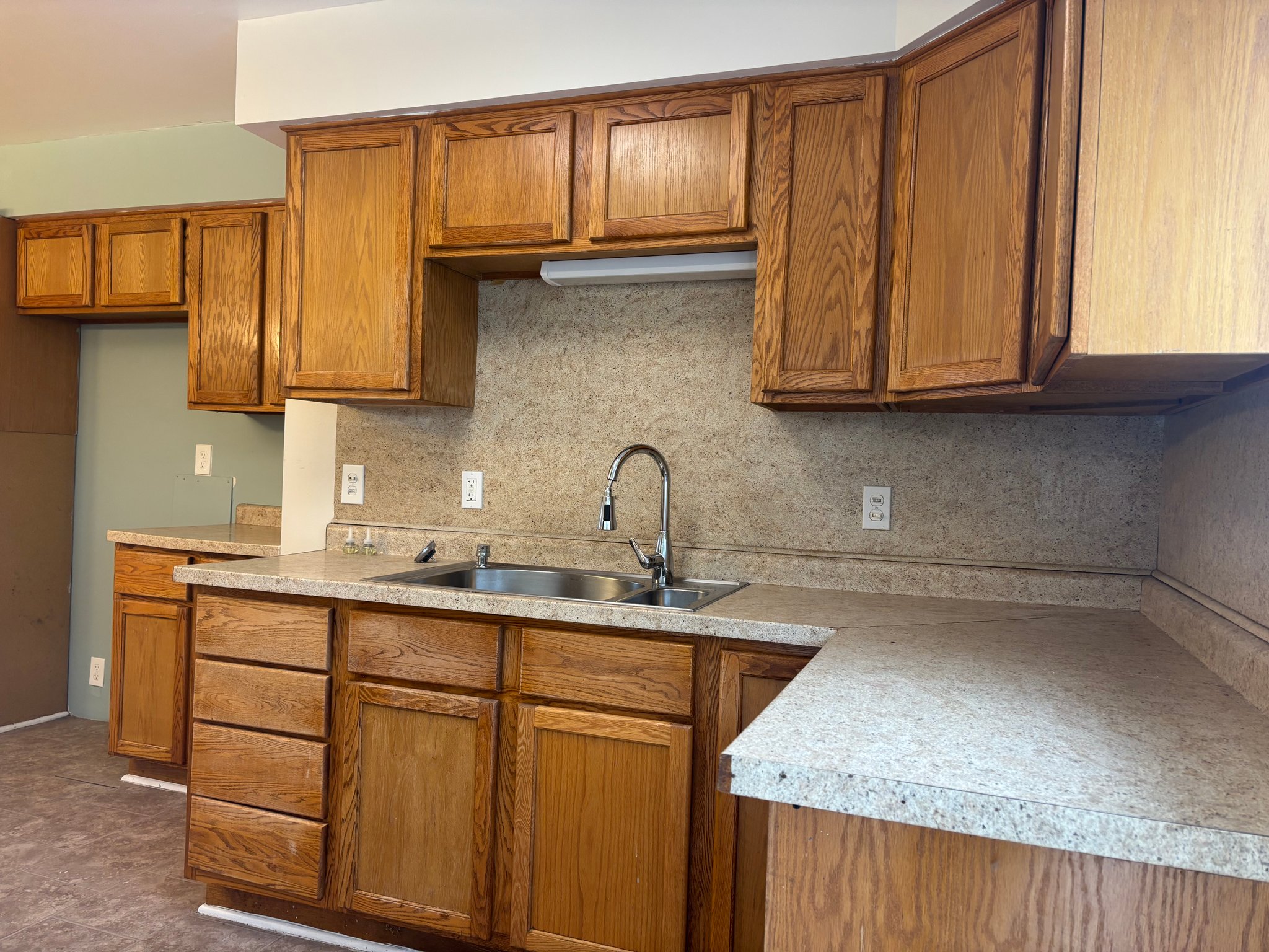 Flint House: 1106 Macdonald Ave