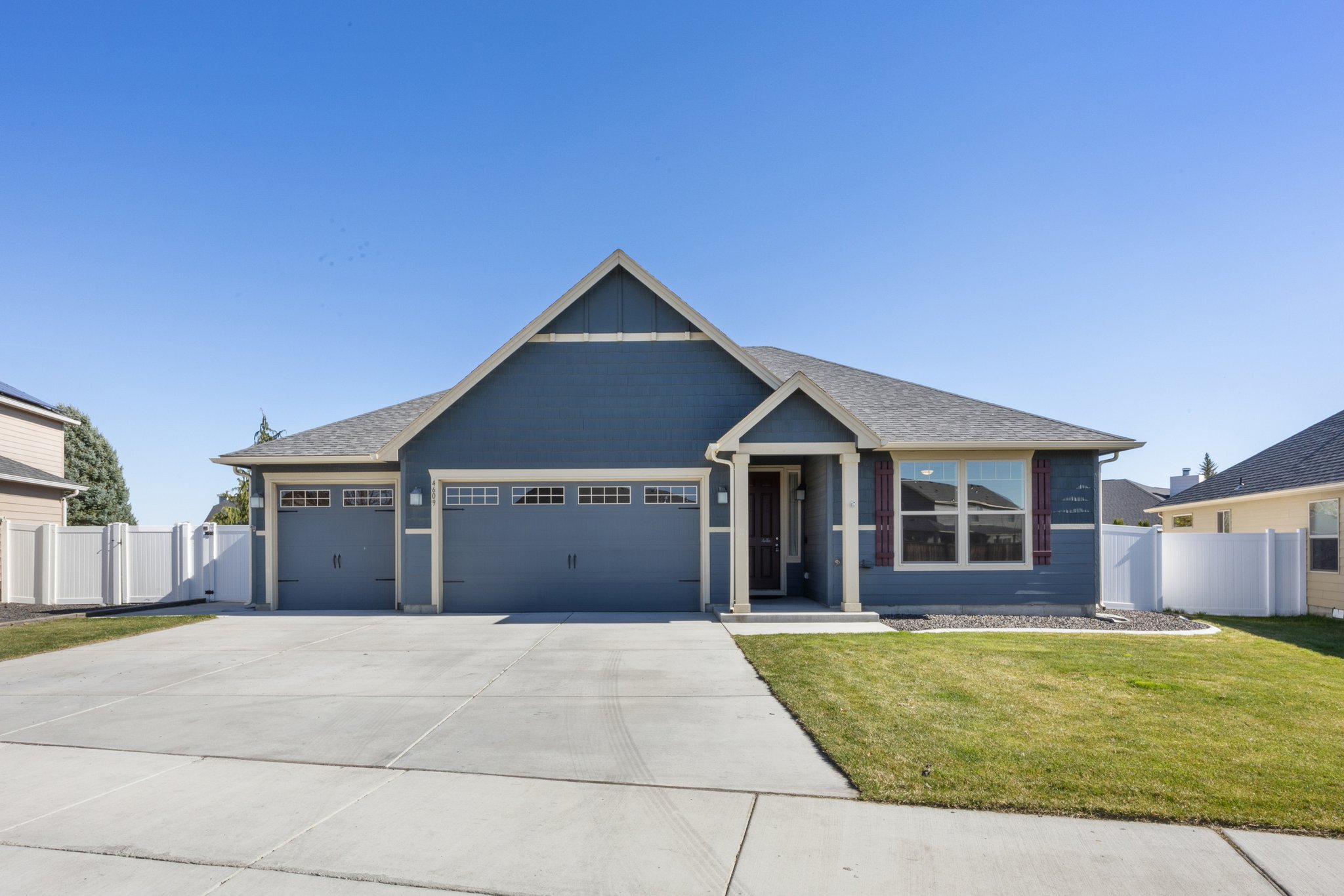 Moses Lake House: 4609 E Junco Street